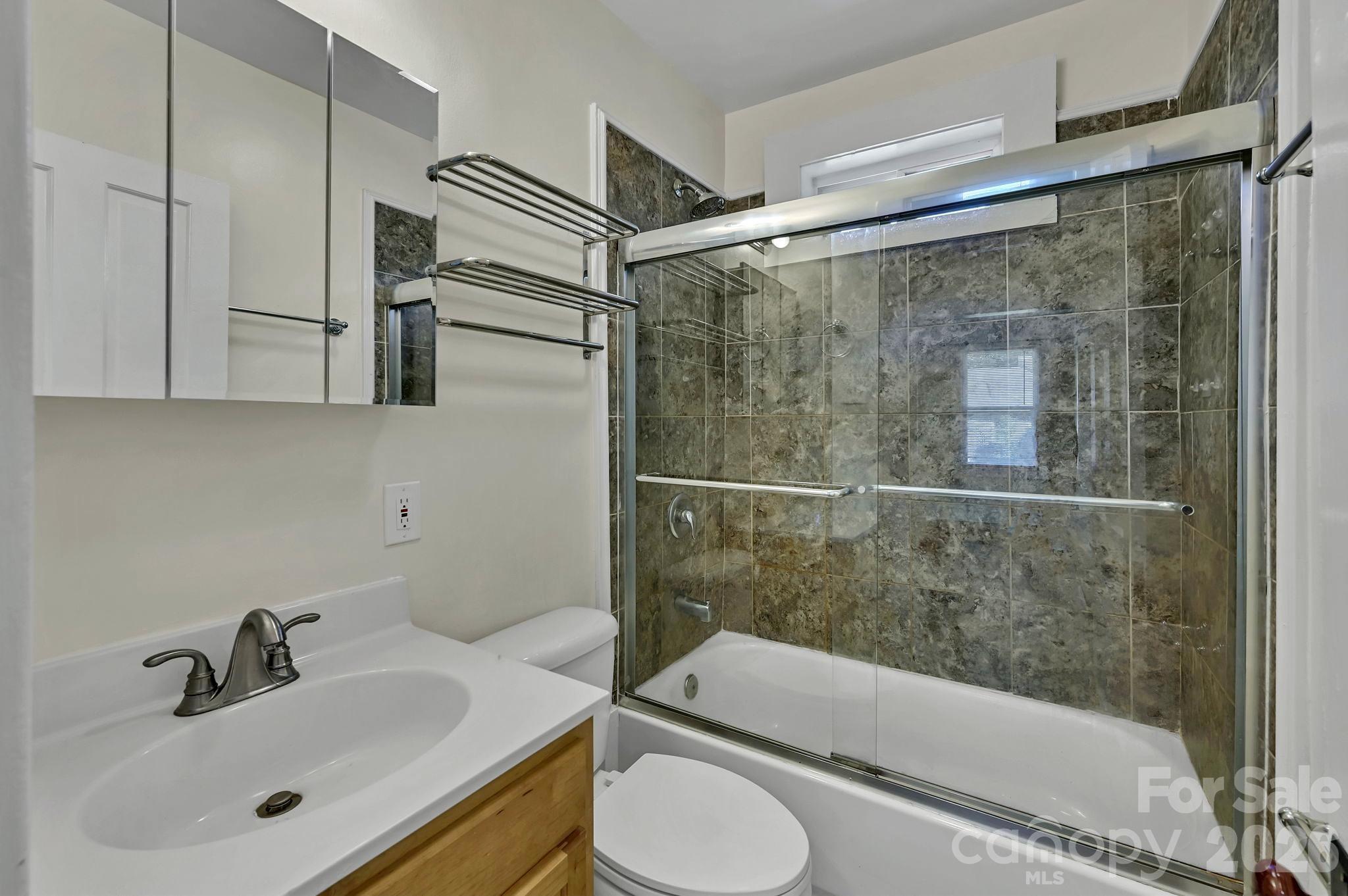 10 Enka Oak Street Property Photo 22