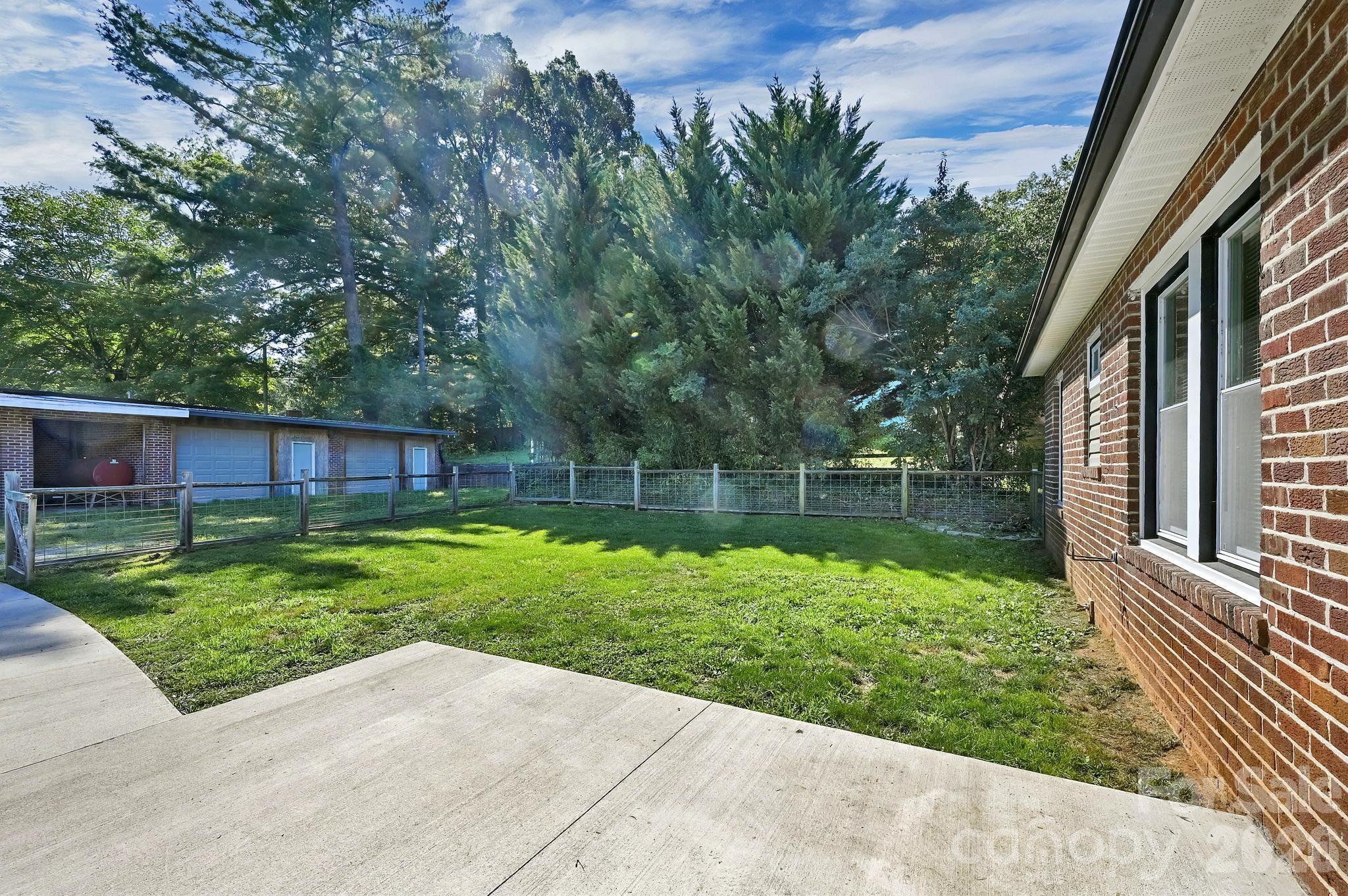 10 Enka Oak Street Property Photo 27