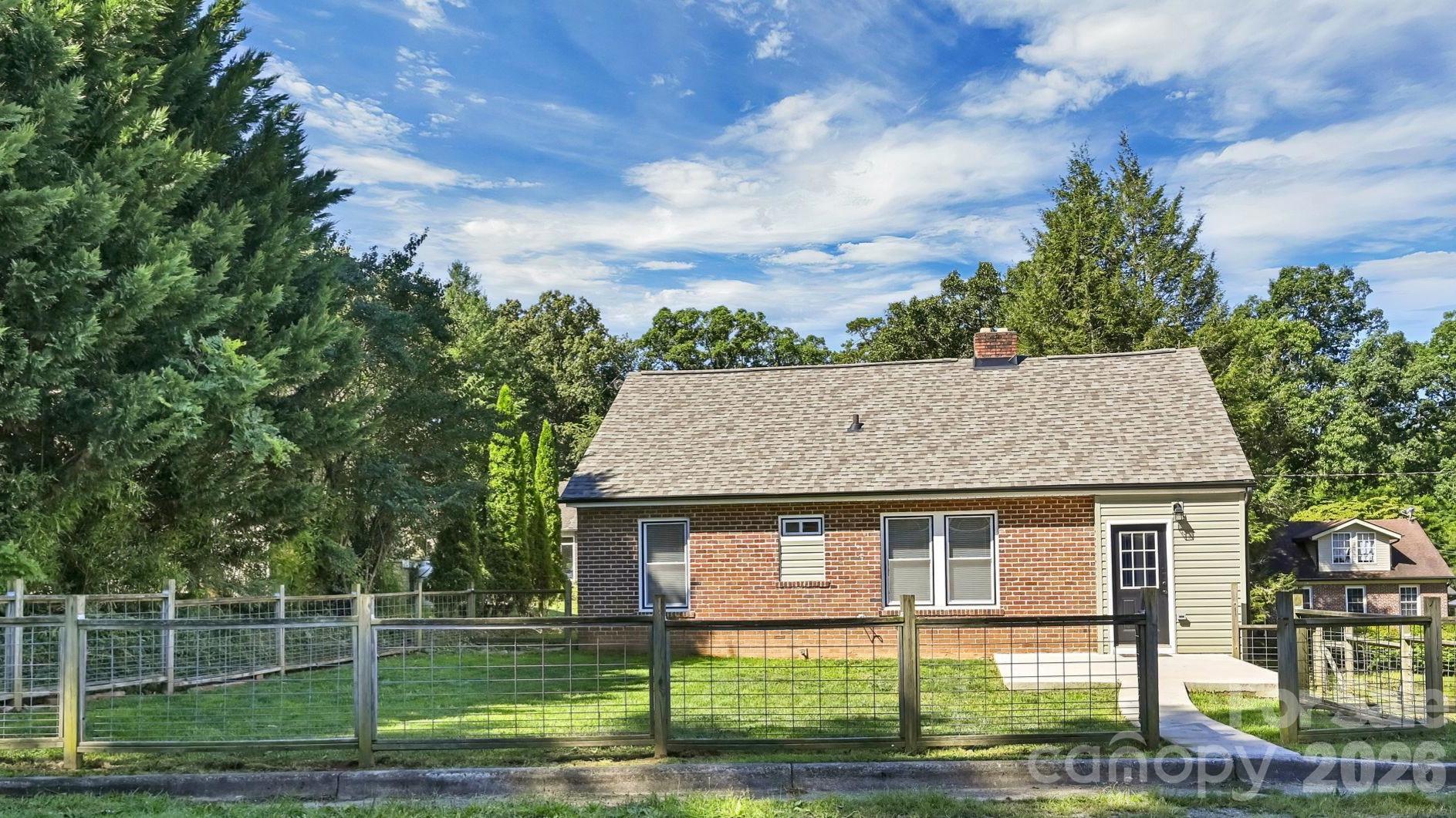 10 Enka Oak Street Property Photo 28