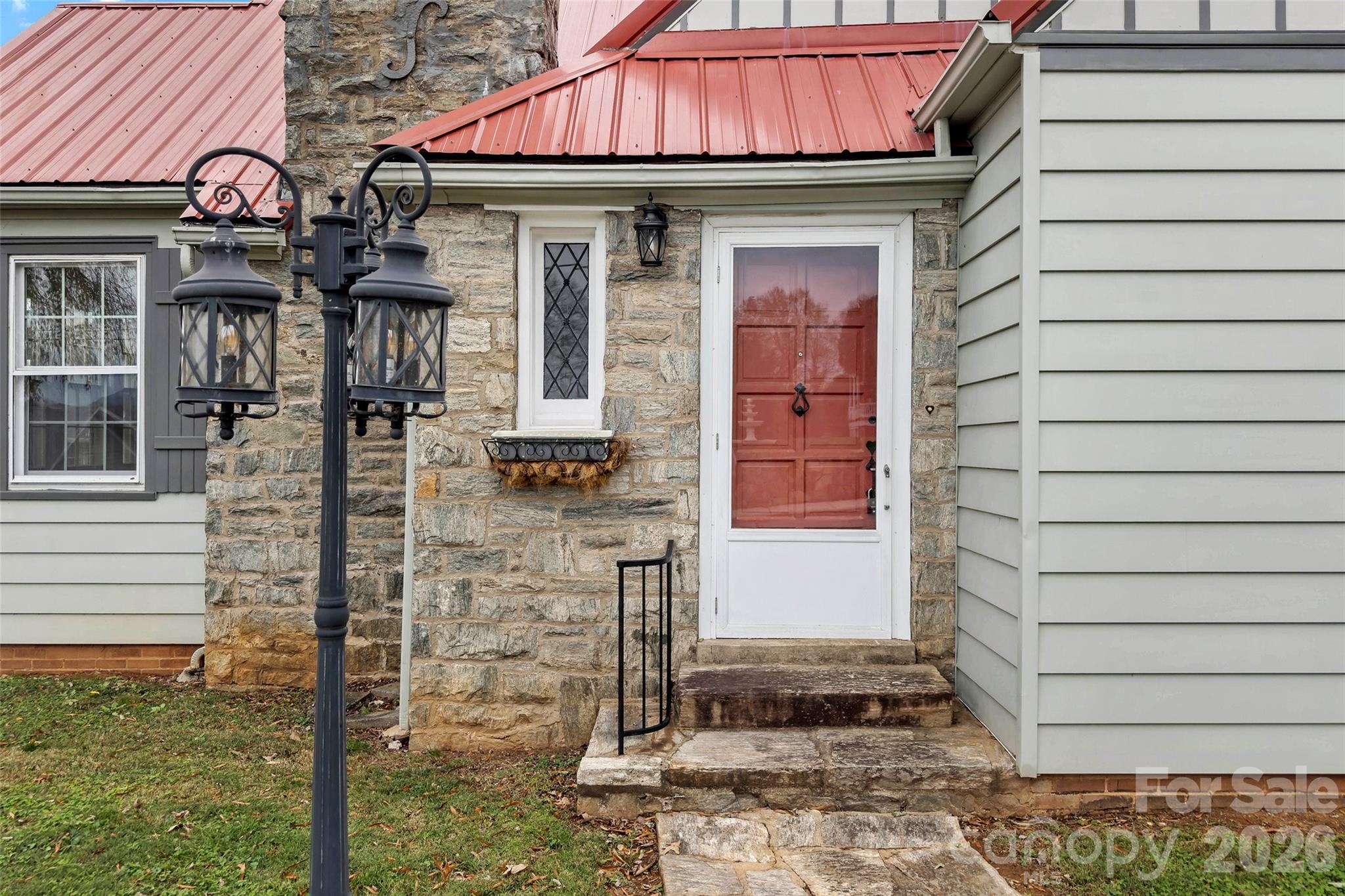 141 N Madison Street Property Photo 5