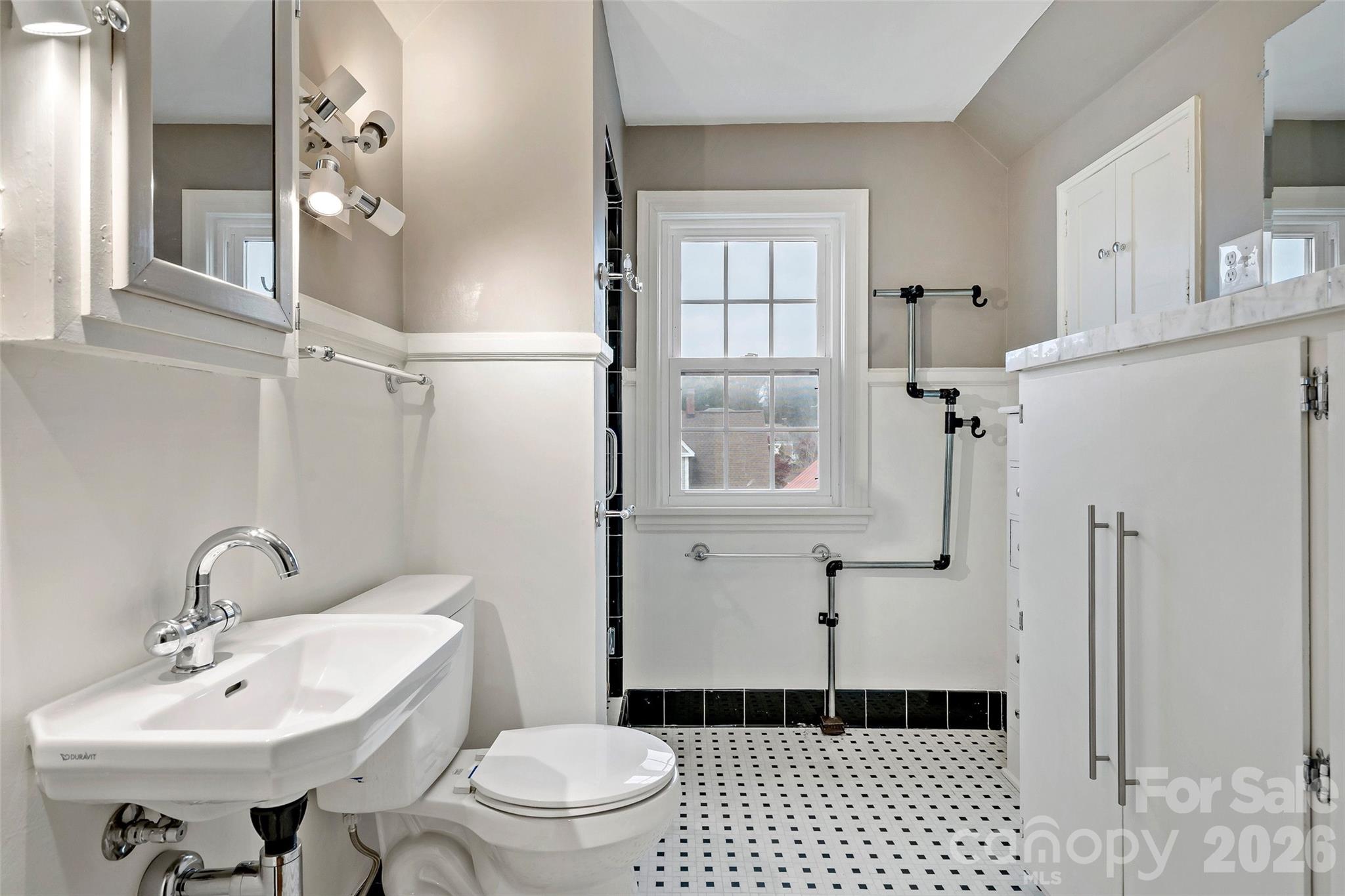141 N Madison Street Property Photo 28