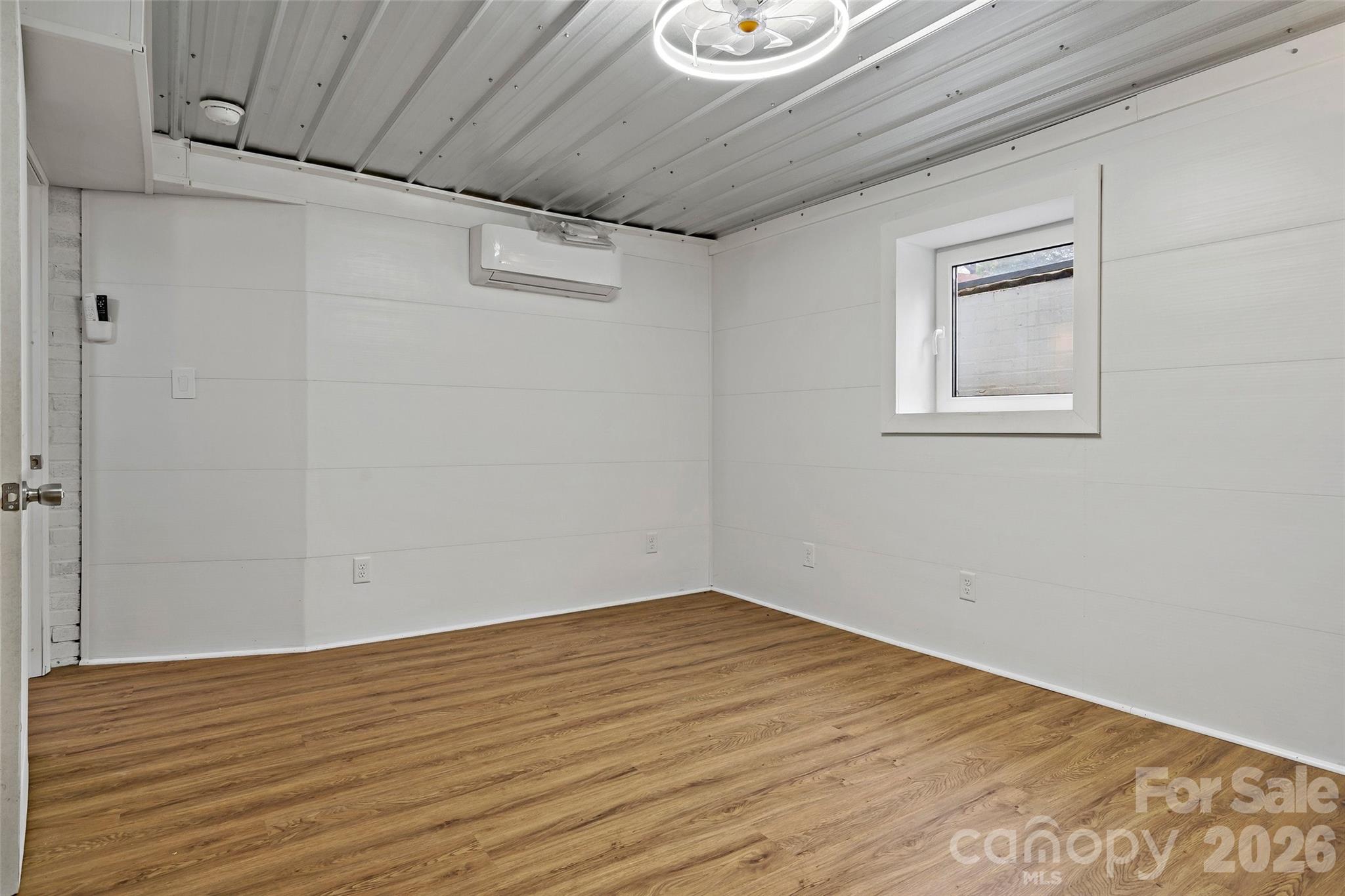 141 N Madison Street Property Photo 37