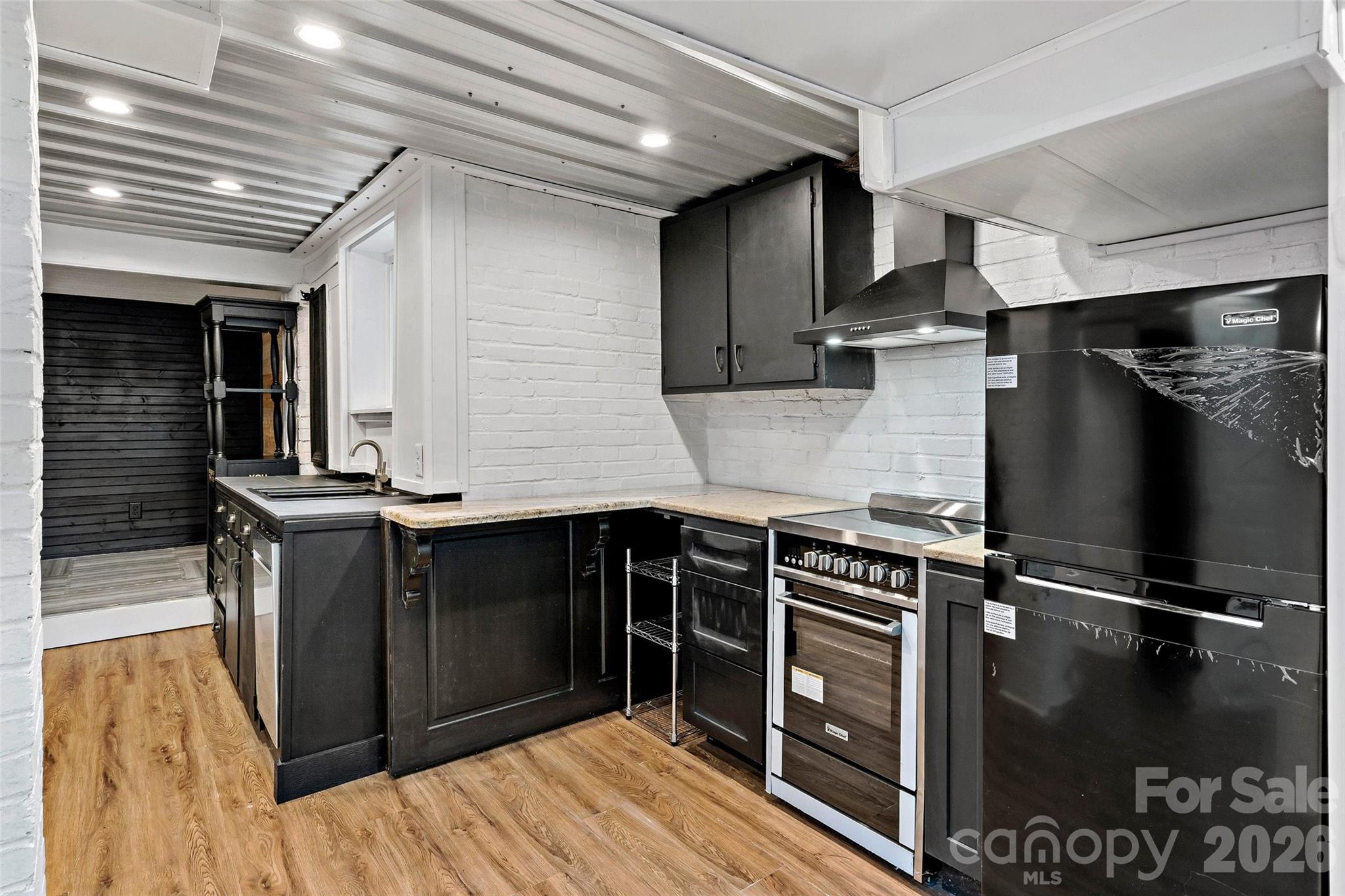 141 N Madison Street Property Photo 39