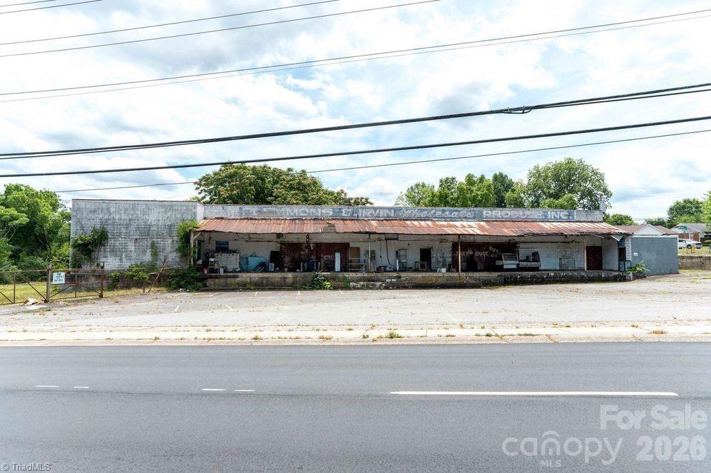 400 W 27th Street Property Photo 1