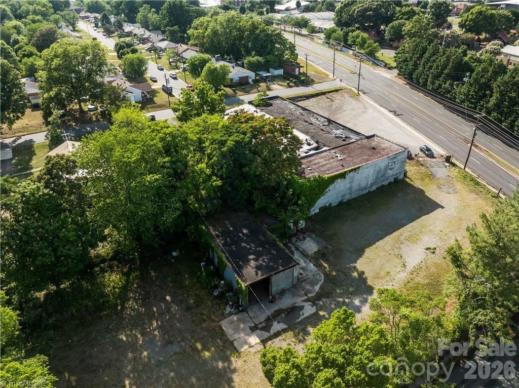 400 W 27th Street Property Photo 6