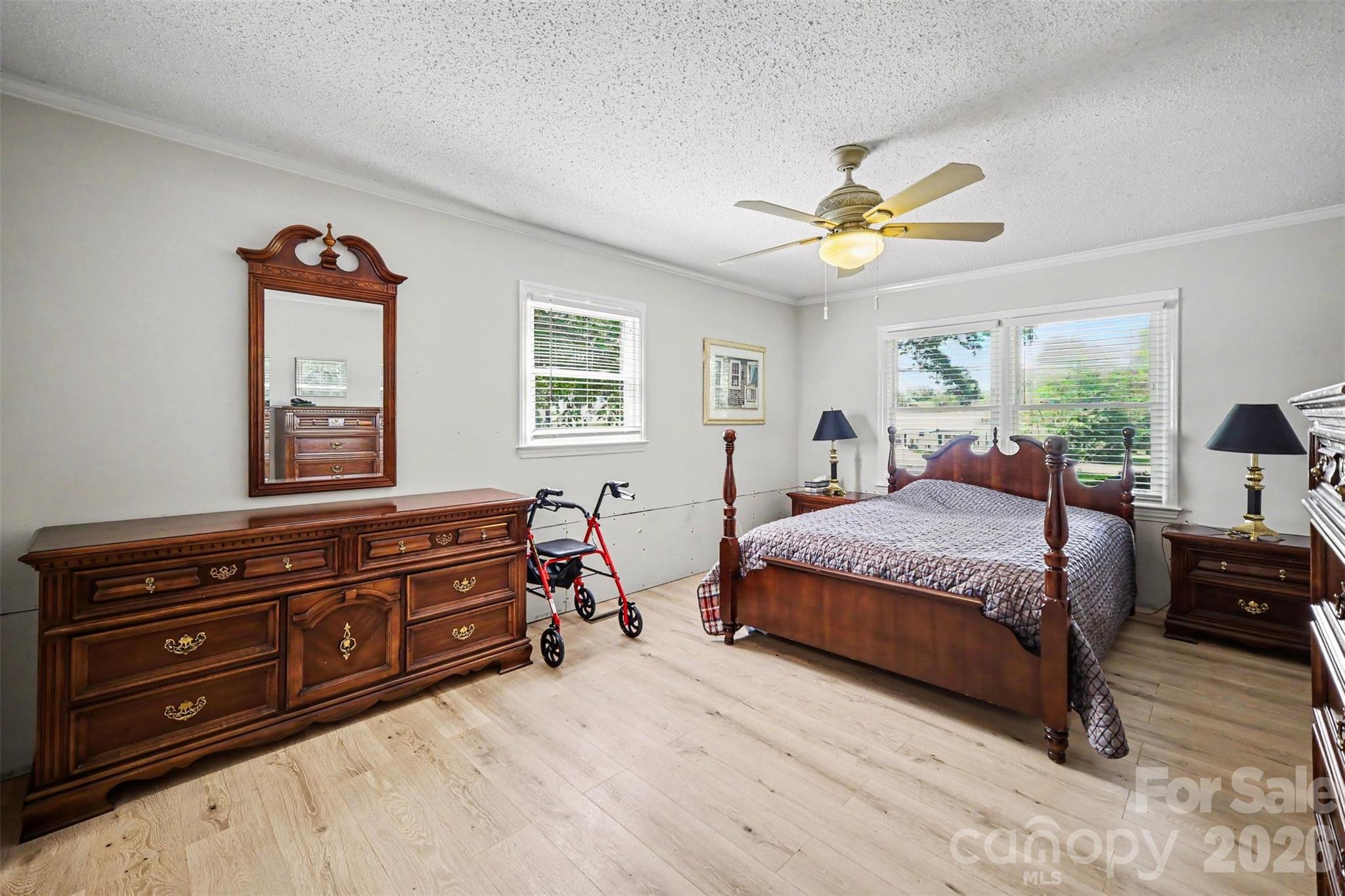 2710 Eva Drive Property Photo 6