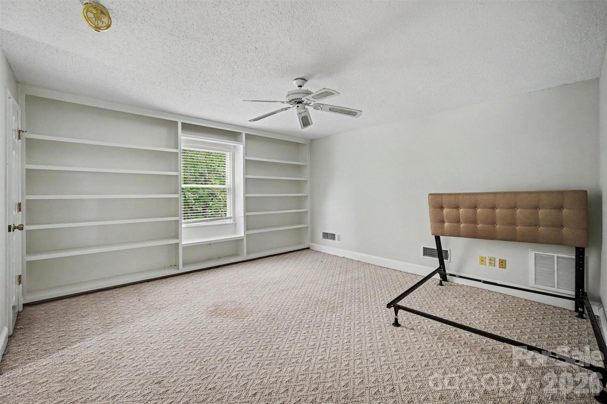 2710 Eva Drive Property Photo 8