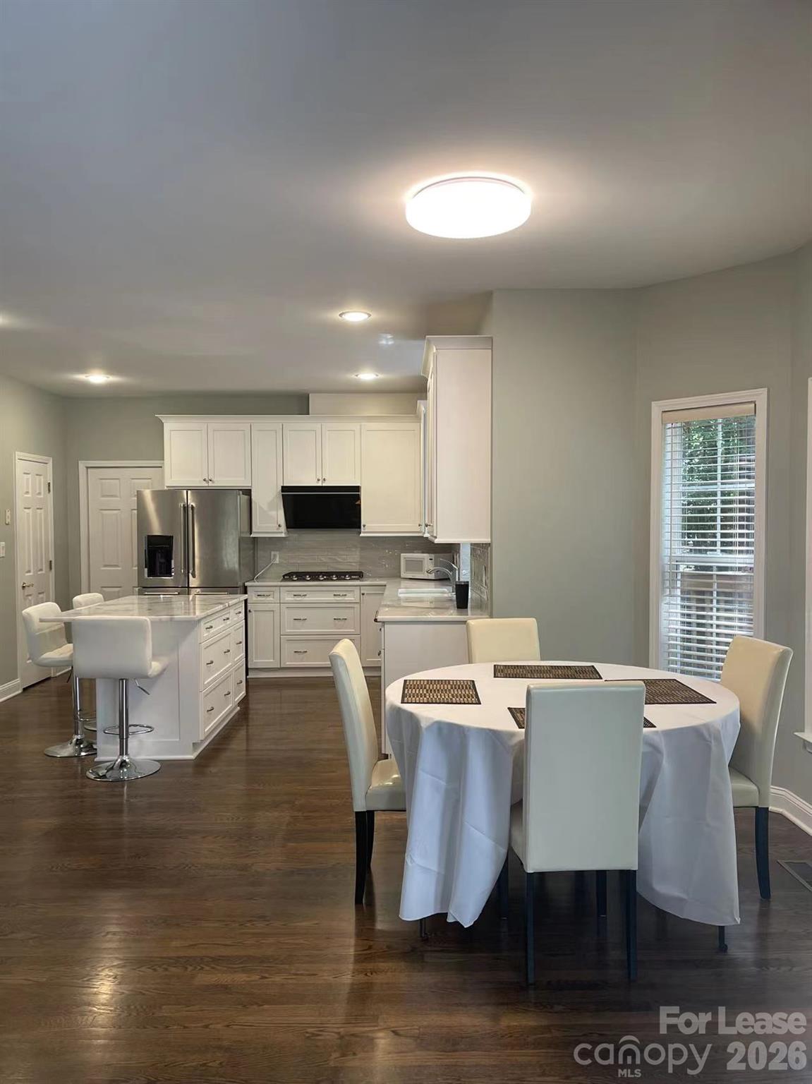 6025 Oakridge Court Property Photo 10