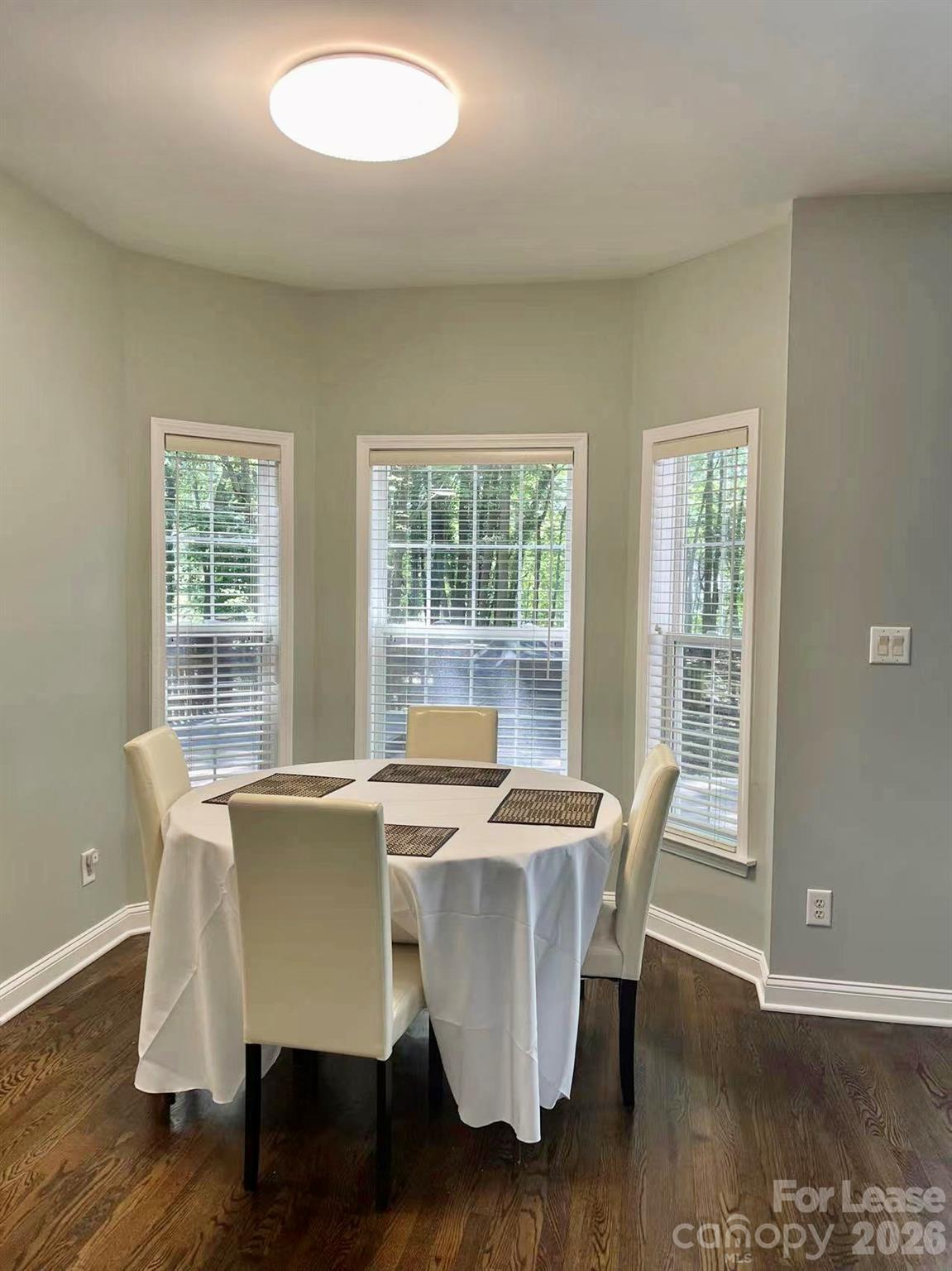 6025 Oakridge Court Property Photo 11