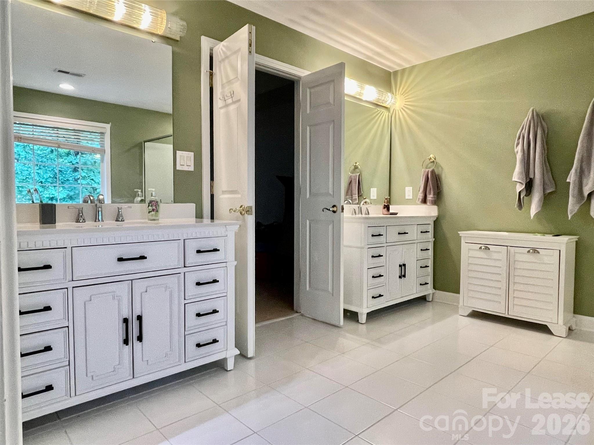 6025 Oakridge Court Property Photo 25