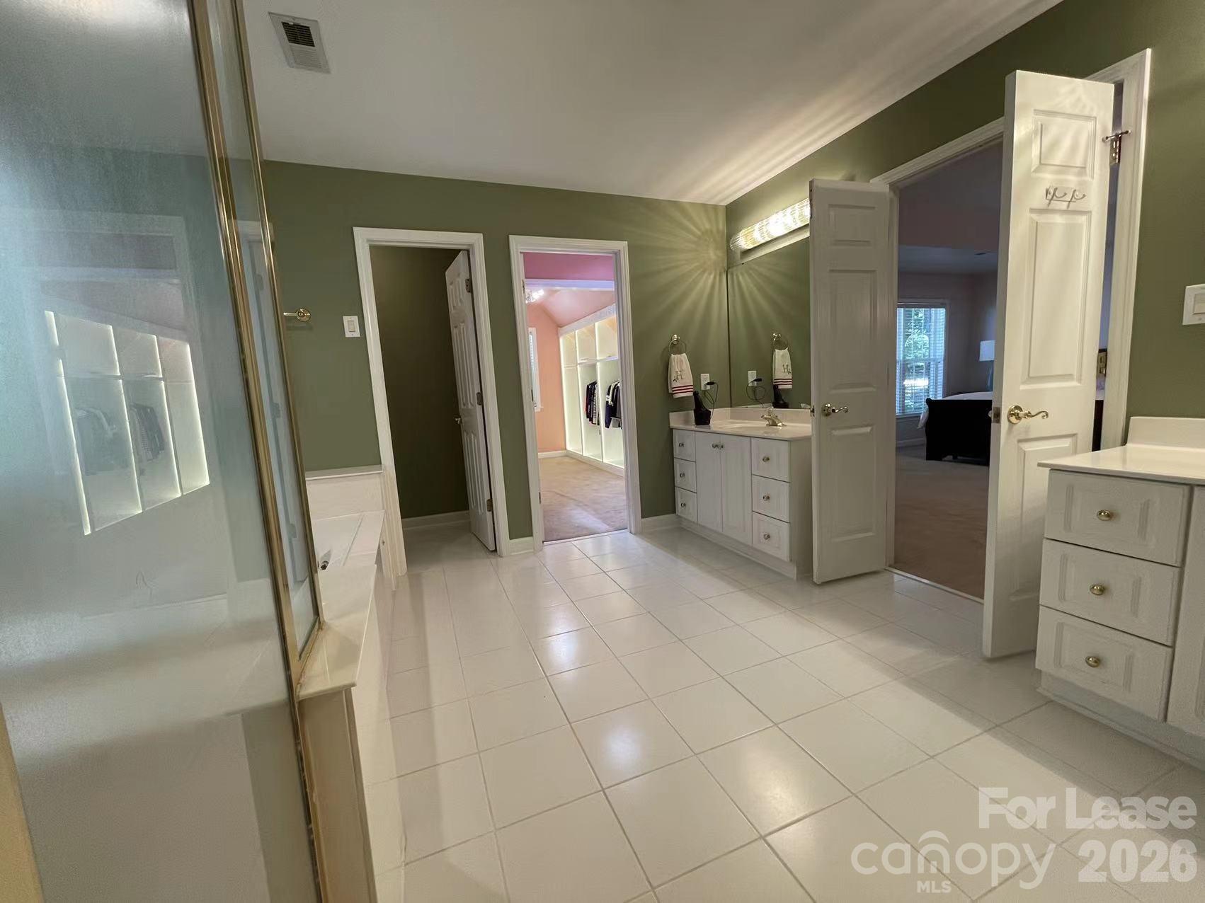 6025 Oakridge Court Property Photo 26