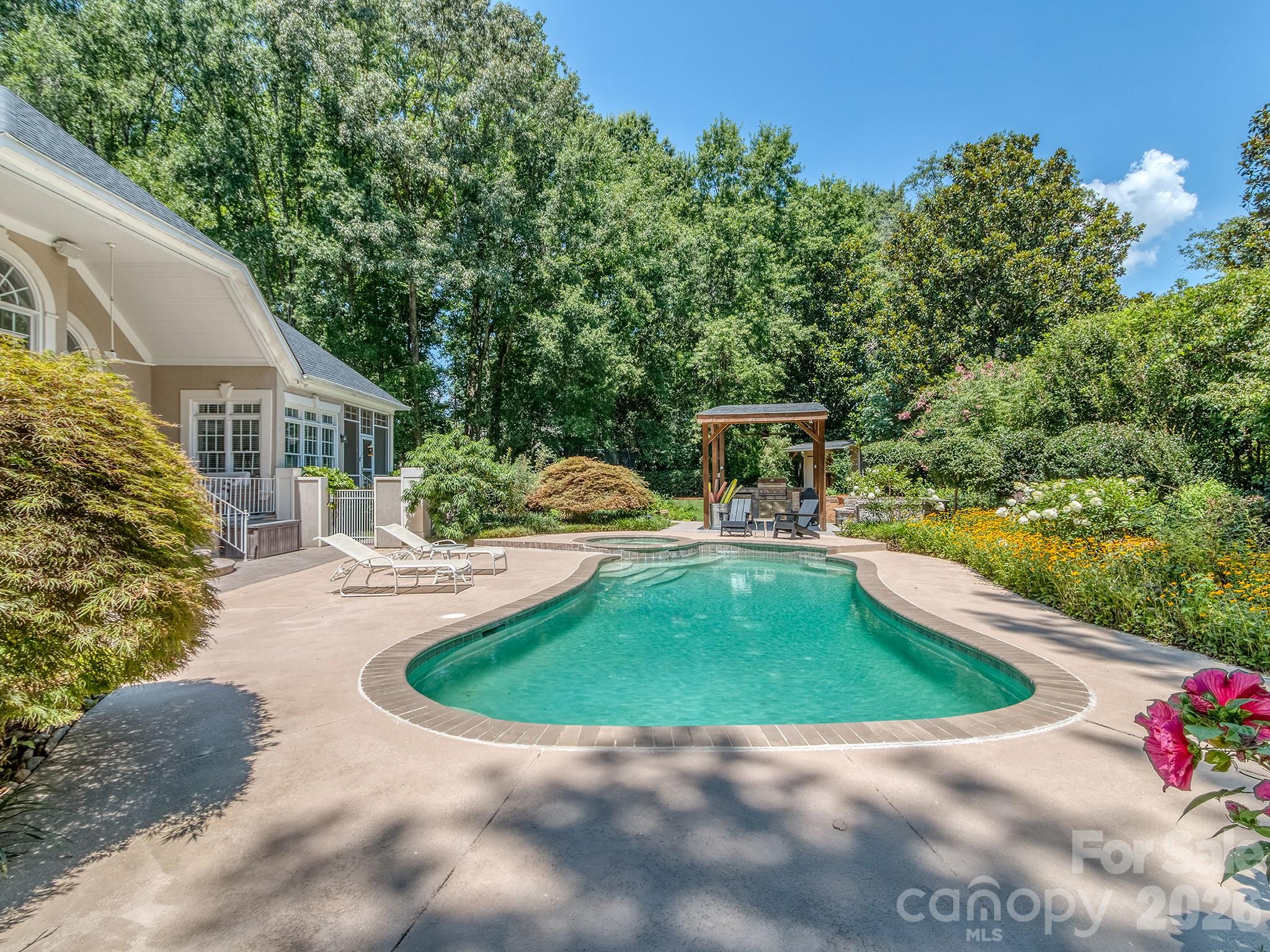 1733 White Pond Lane Property Photo 1