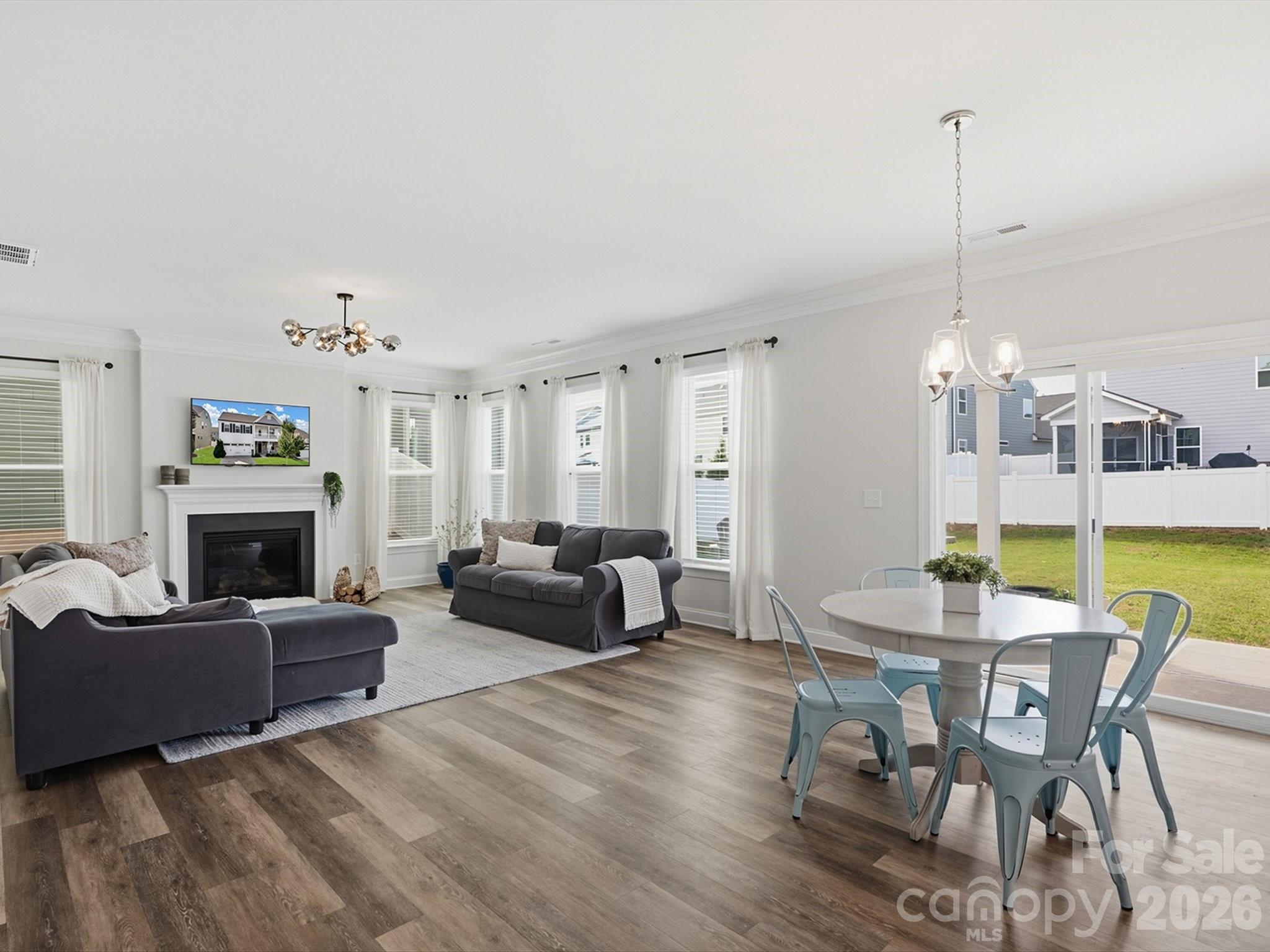 7122 Astella Way Property Photo 4