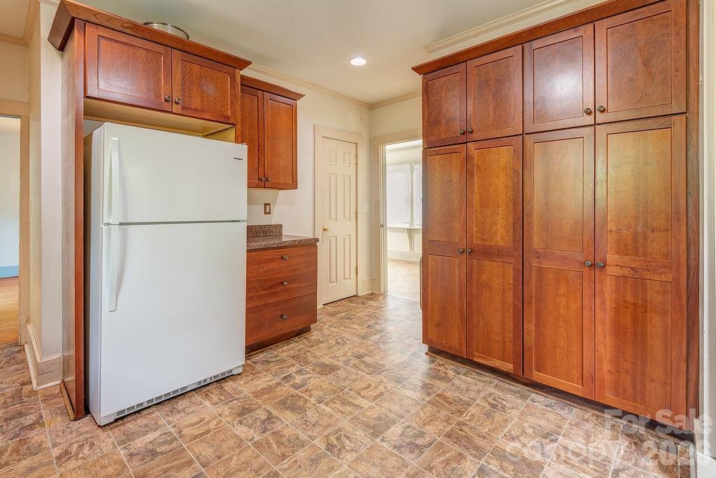 648 Lakeshore Drive Property Photo 7