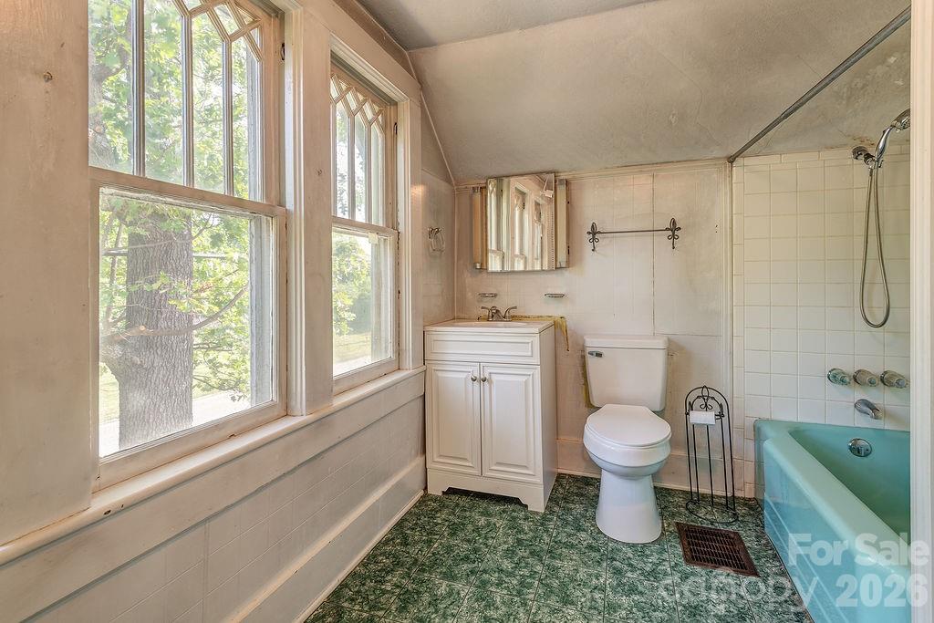 648 Lakeshore Drive Property Photo 20