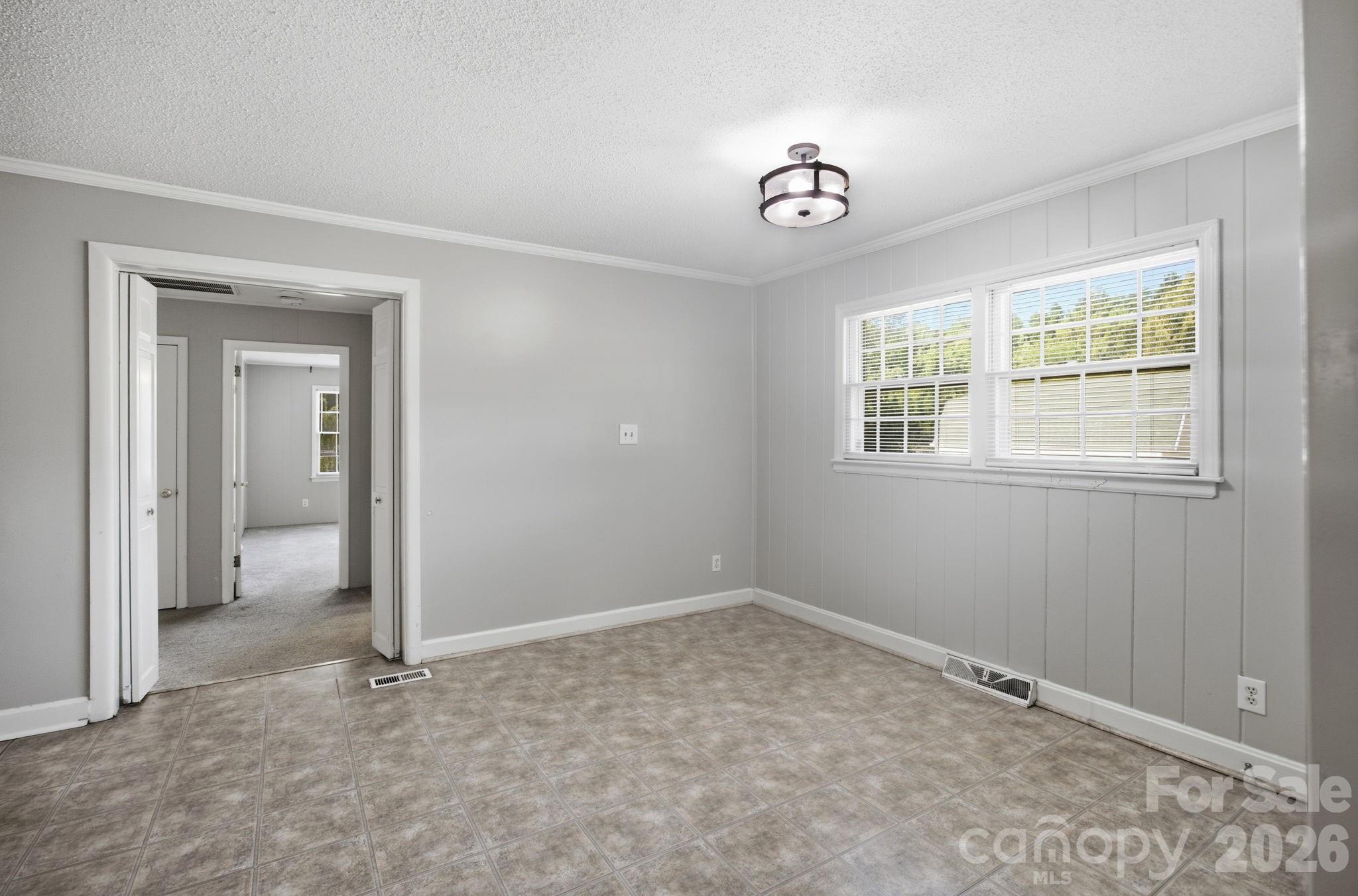 1401 Grovewood Drive Property Photo 8