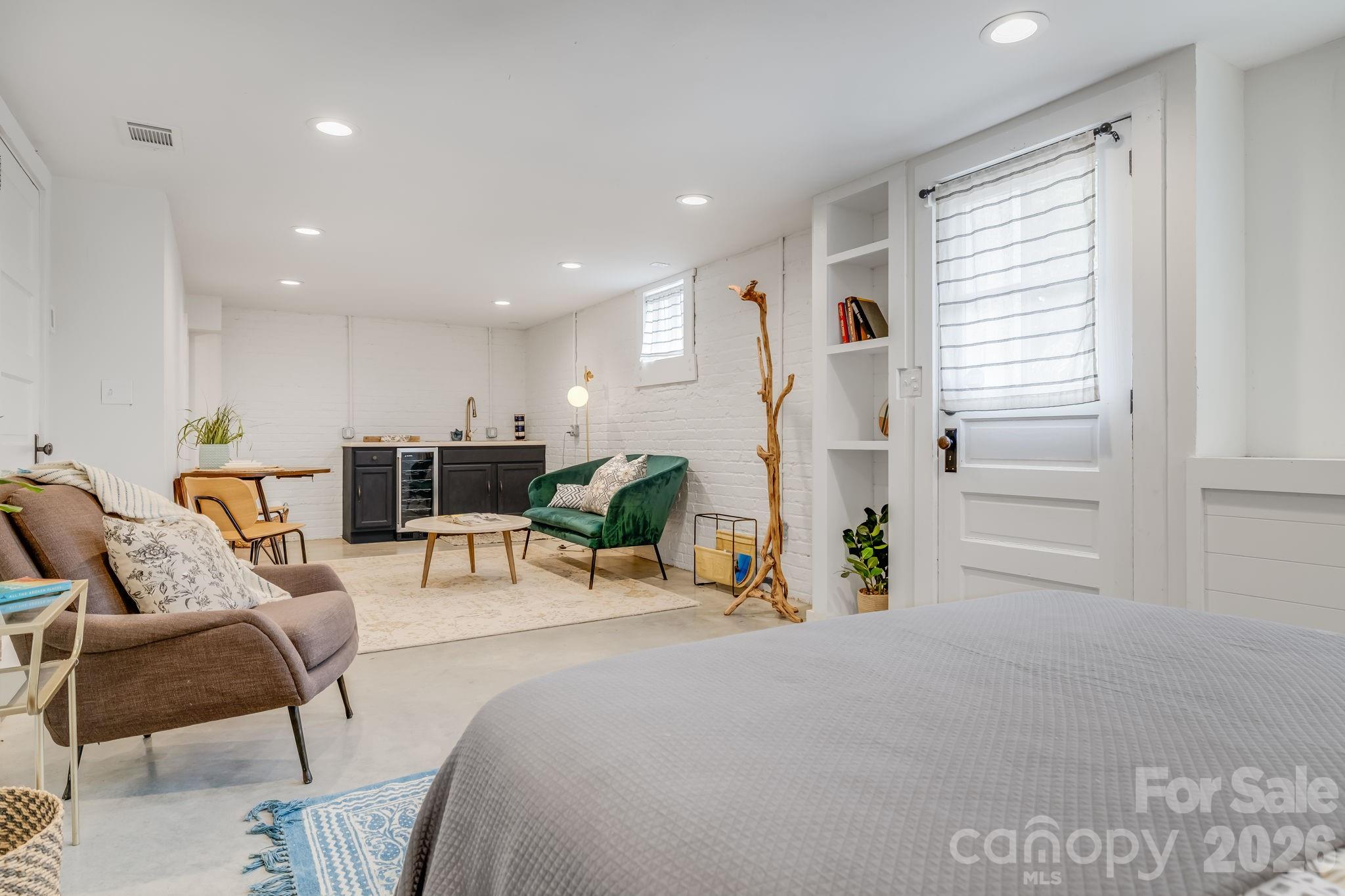 9 Houston Street Property Photo 44
