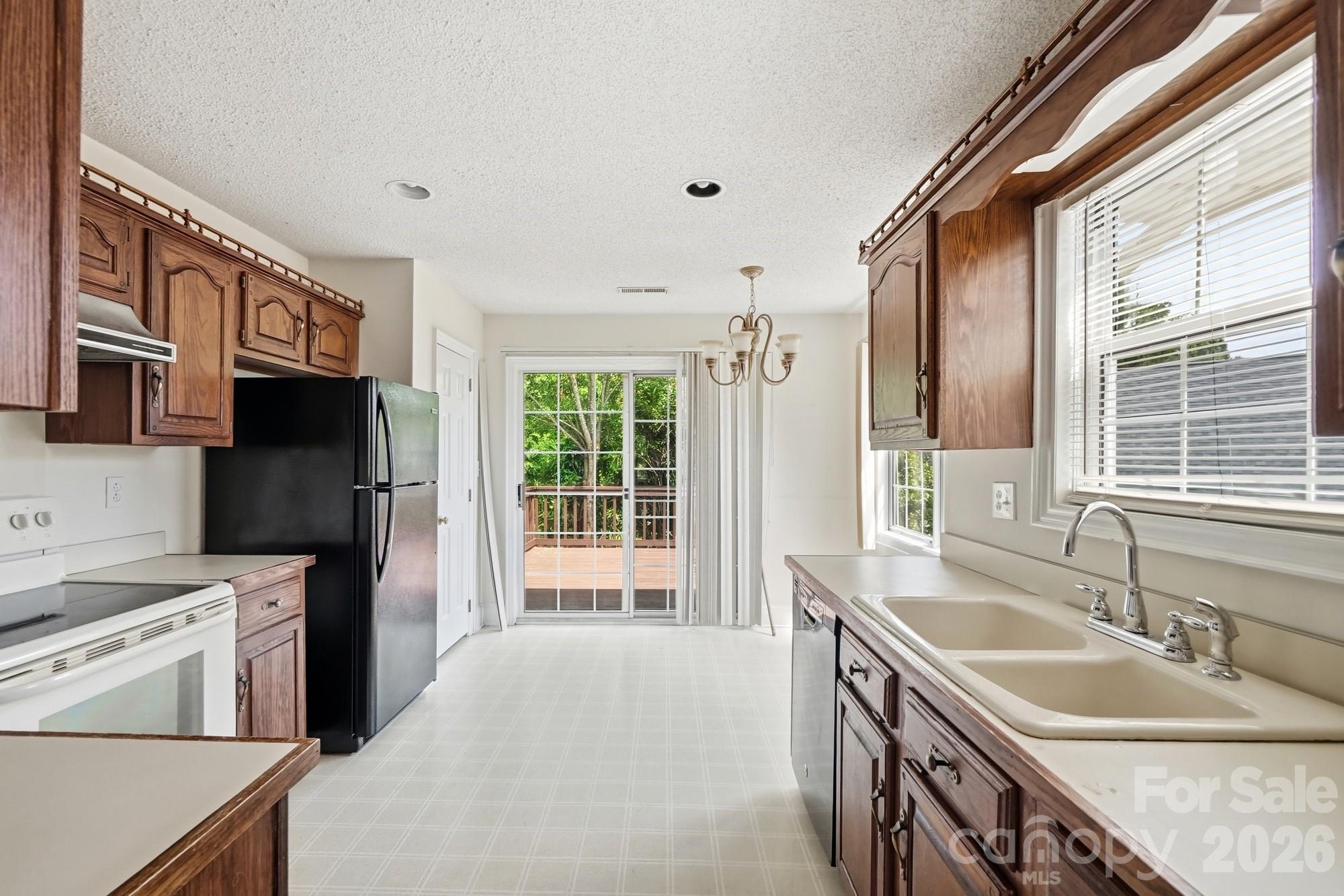 2914 Huckleberry Hill Drive Property Photo 16