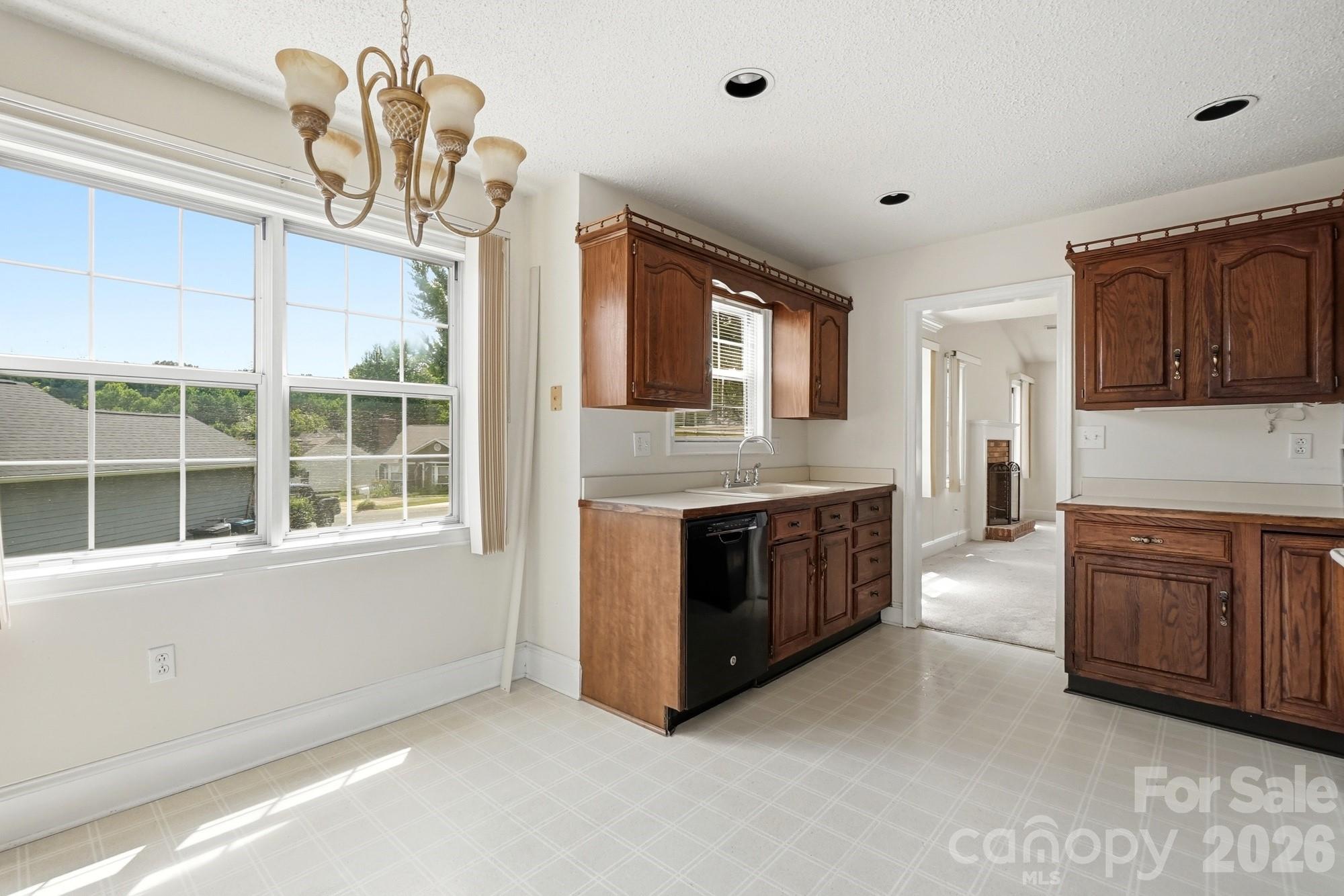 2914 Huckleberry Hill Drive Property Photo 17