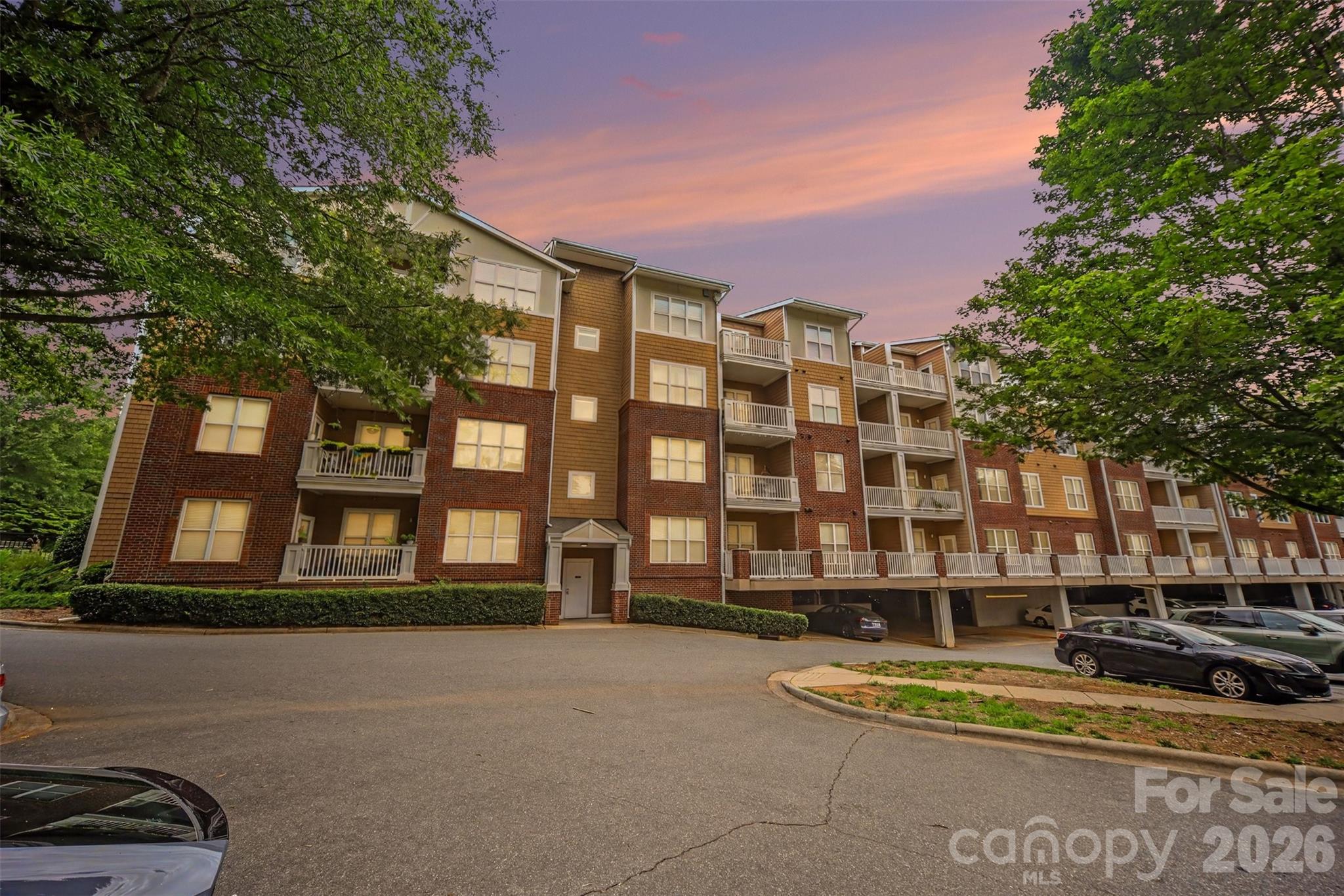 1000 E Woodlawn Road 415