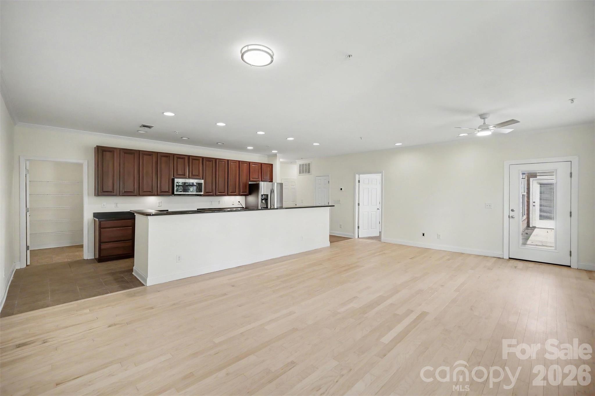 1000 E Woodlawn Road 415 Property Photo 4
