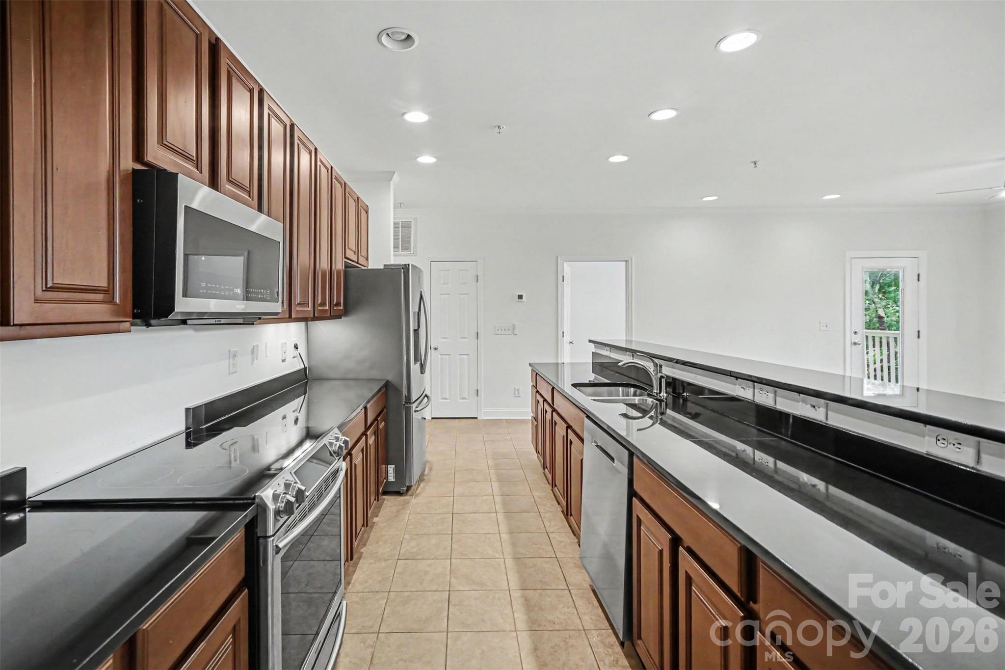 1000 E Woodlawn Road 415 Property Photo 5