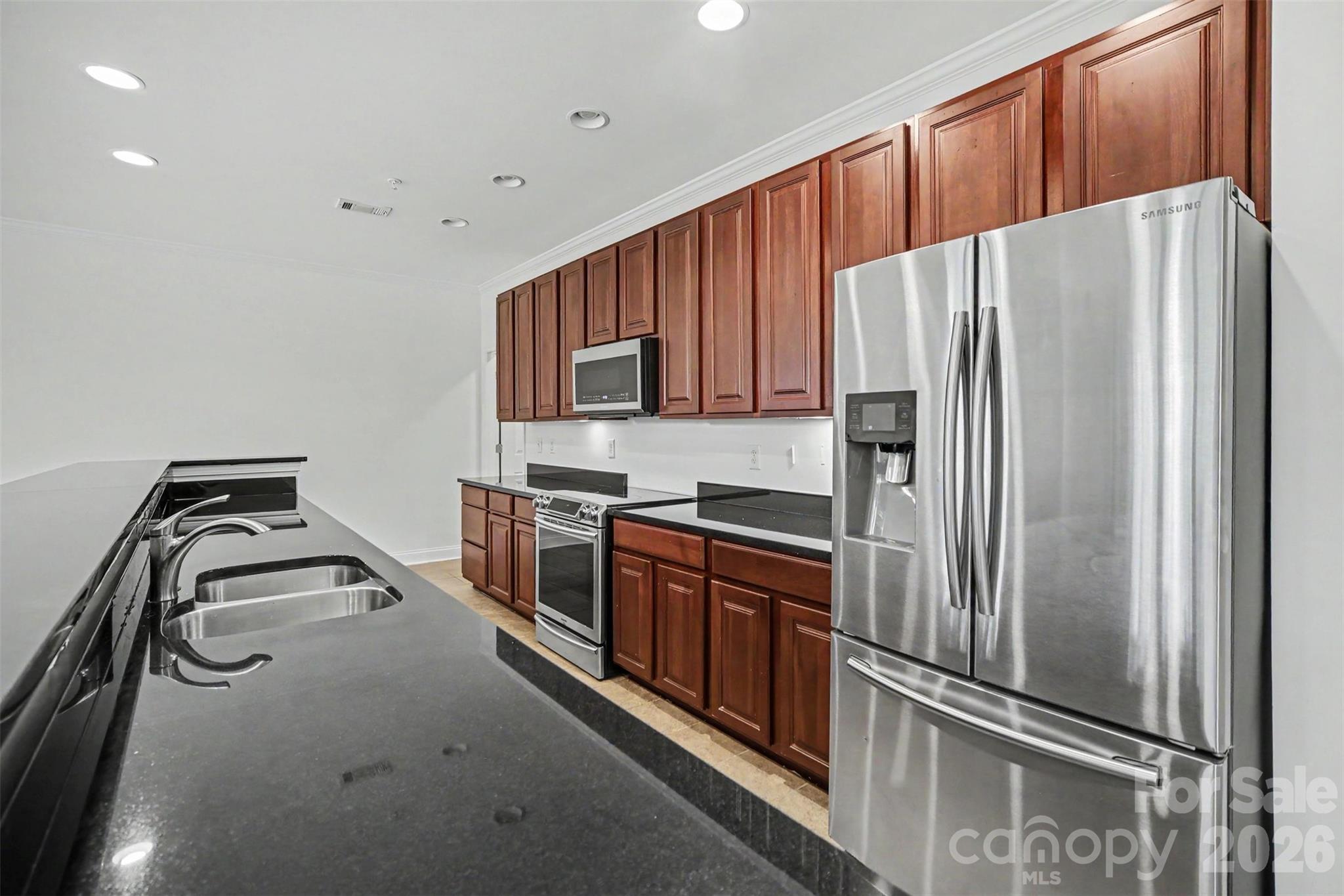 1000 E Woodlawn Road 415 Property Photo 6