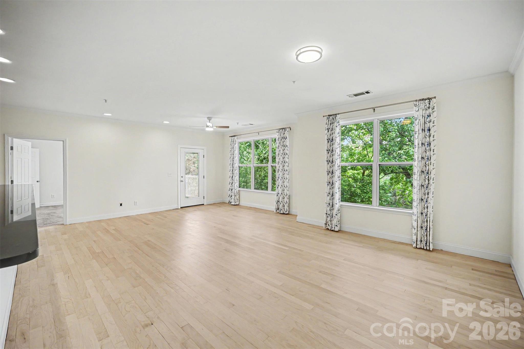 1000 E Woodlawn Road 415 Property Photo 8