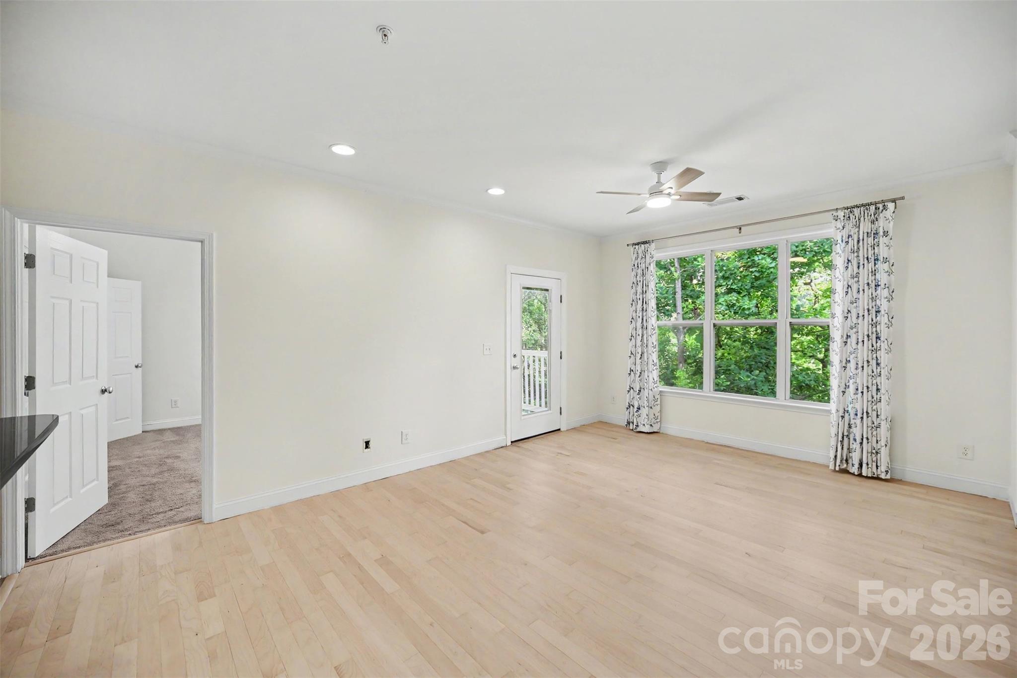 1000 E Woodlawn Road 415 Property Photo 10
