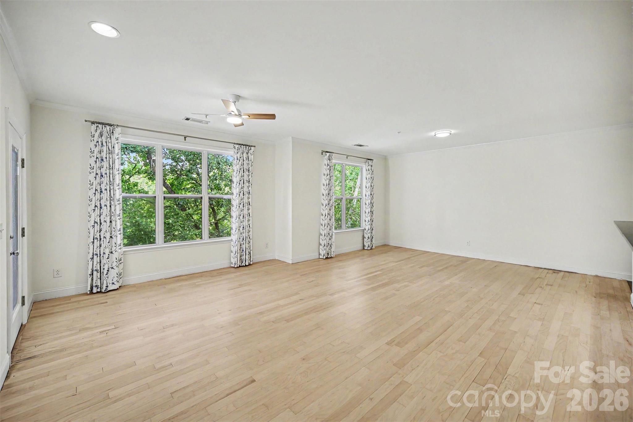1000 E Woodlawn Road 415 Property Photo 11