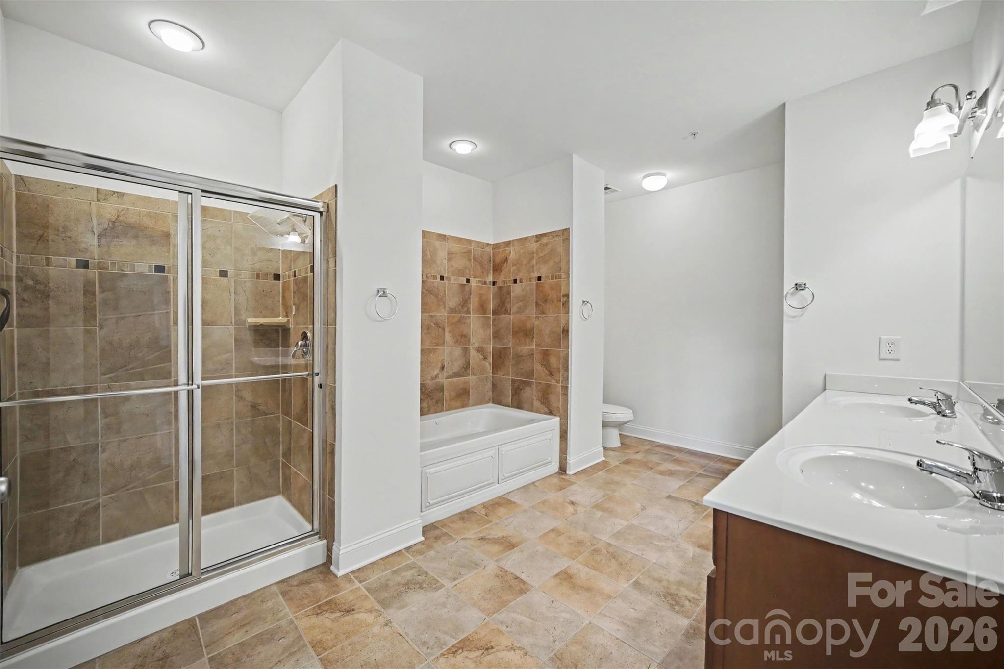 1000 E Woodlawn Road 415 Property Photo 17
