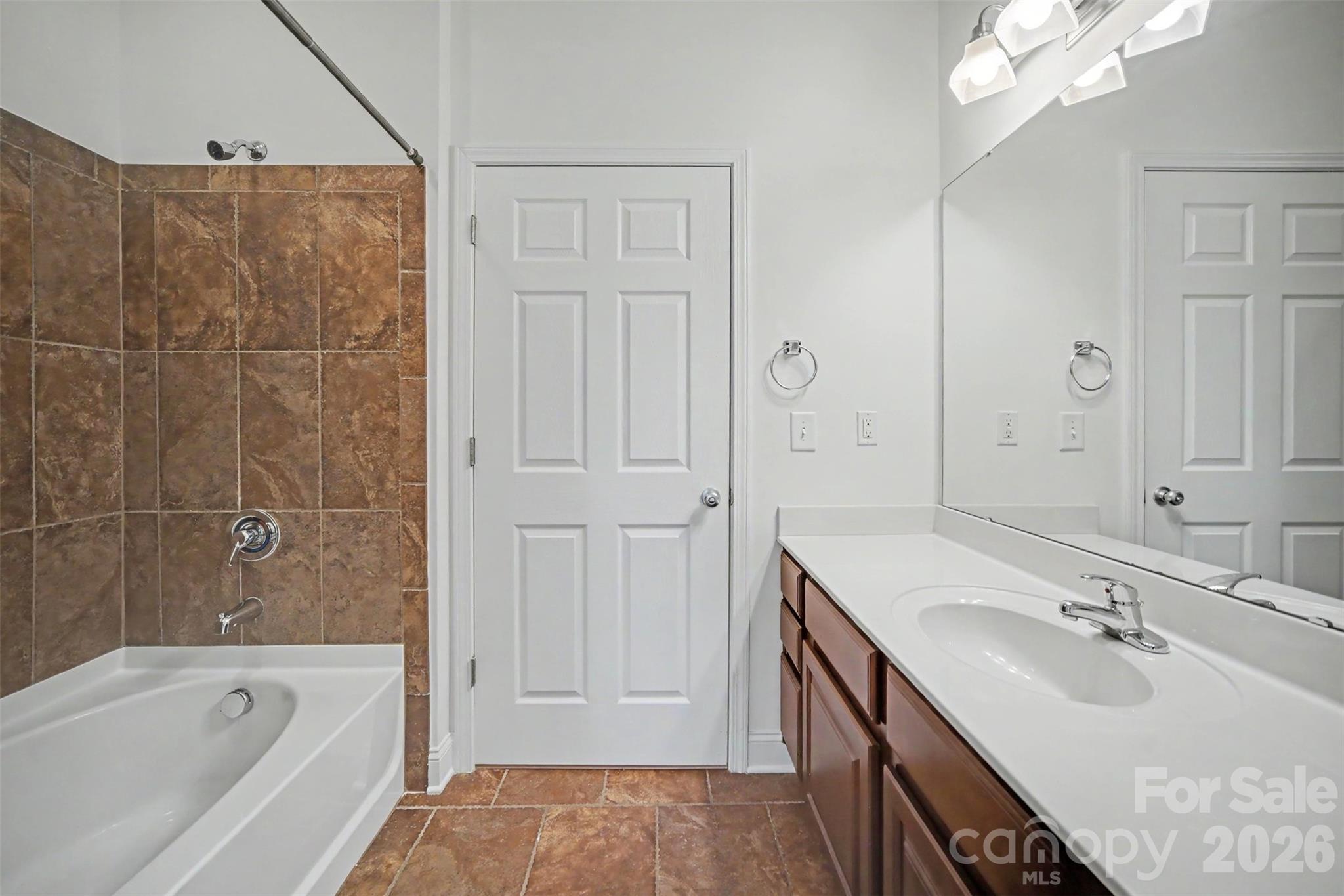 1000 E Woodlawn Road 415 Property Photo 24