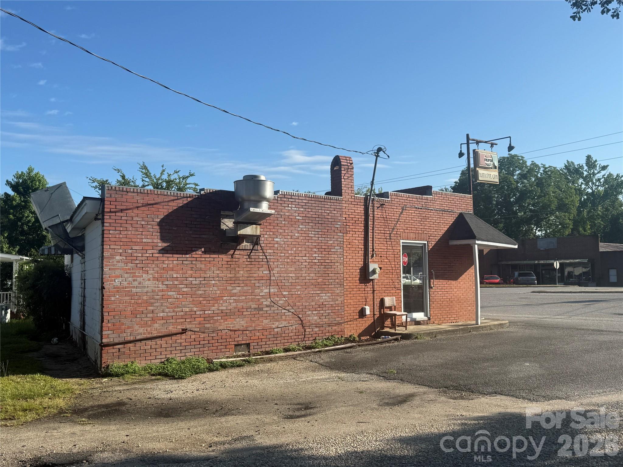 601 Second Street Property Photo 2