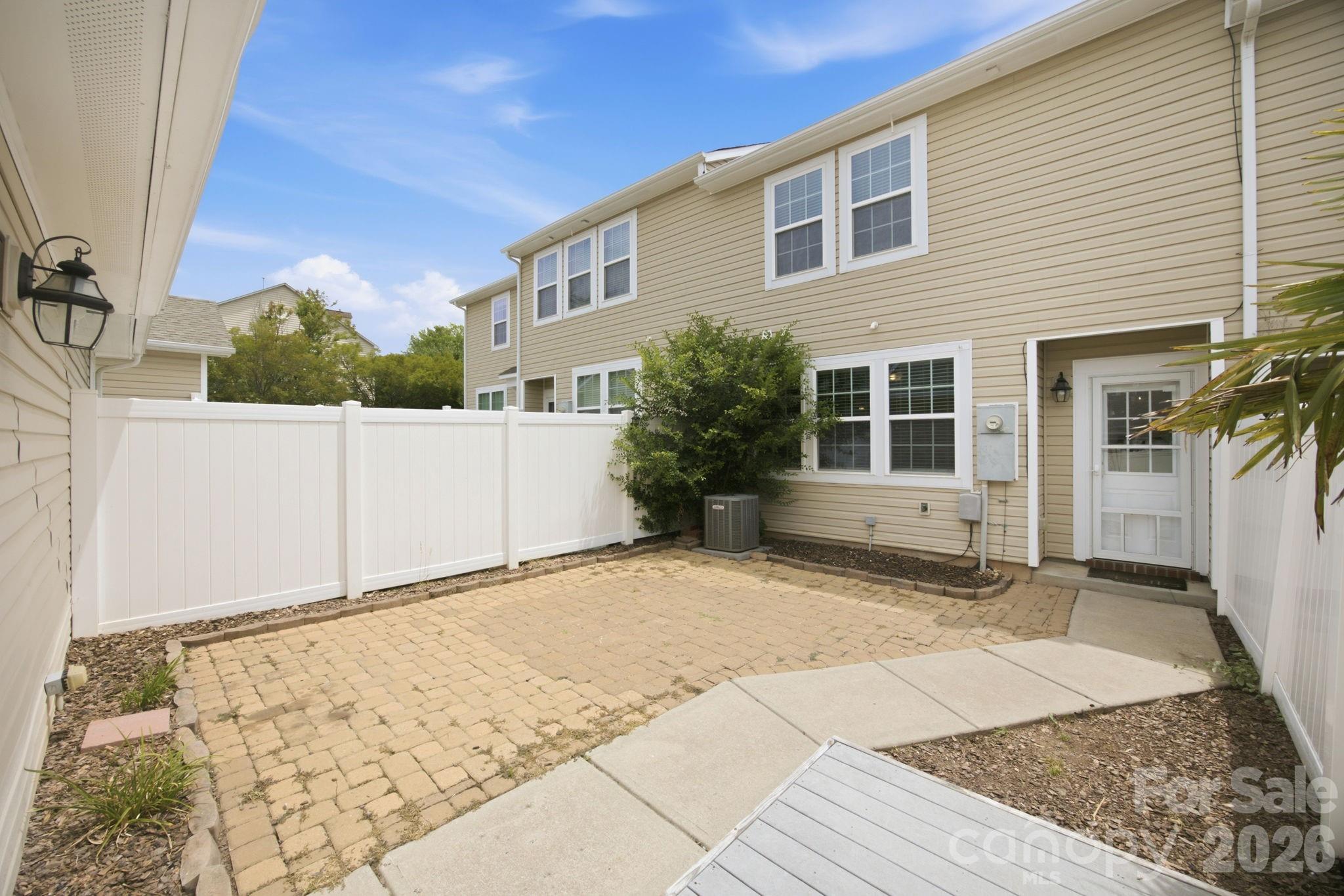 18431 The Commons Boulevard Property Photo 34