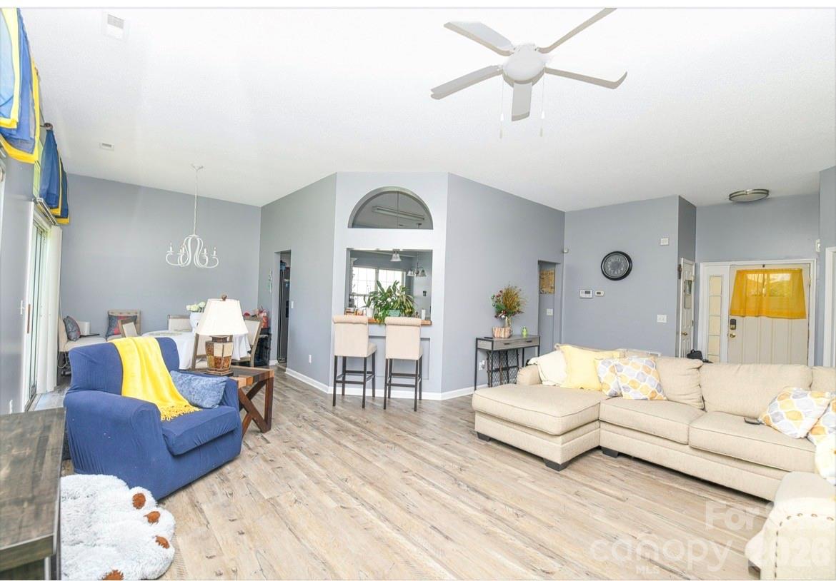 10132 Ashley Farm Drive Property Photo 4