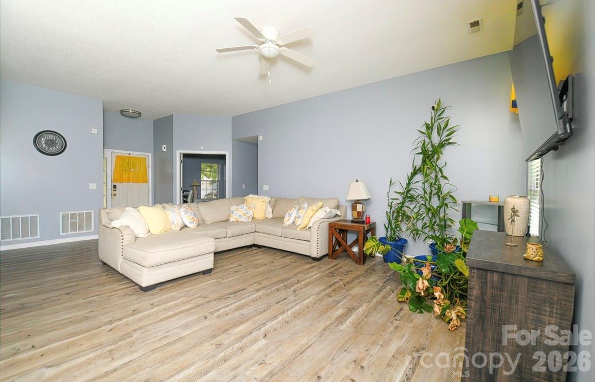 10132 Ashley Farm Drive Property Photo 8