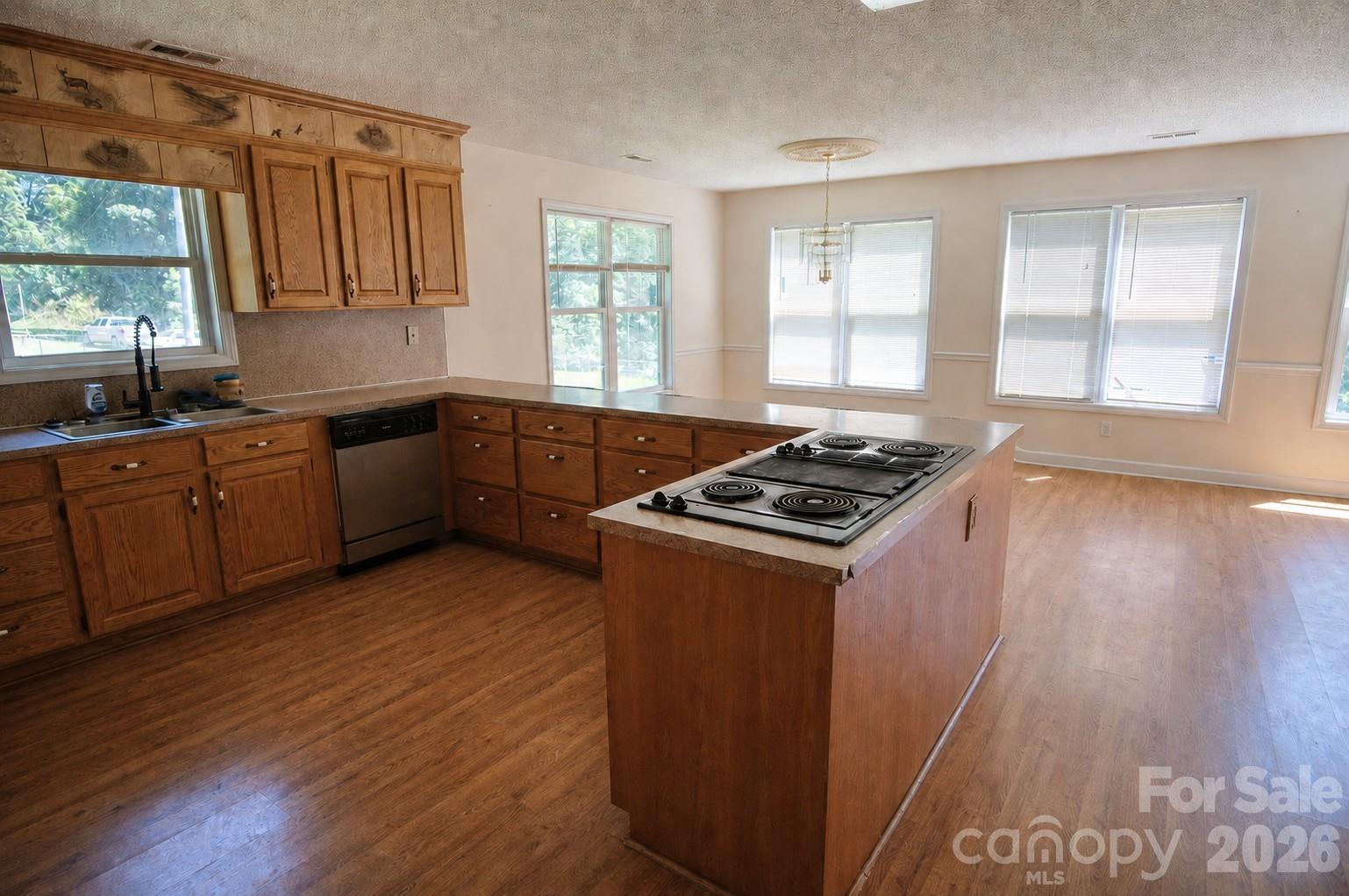 275 Noel Road Property Photo 7