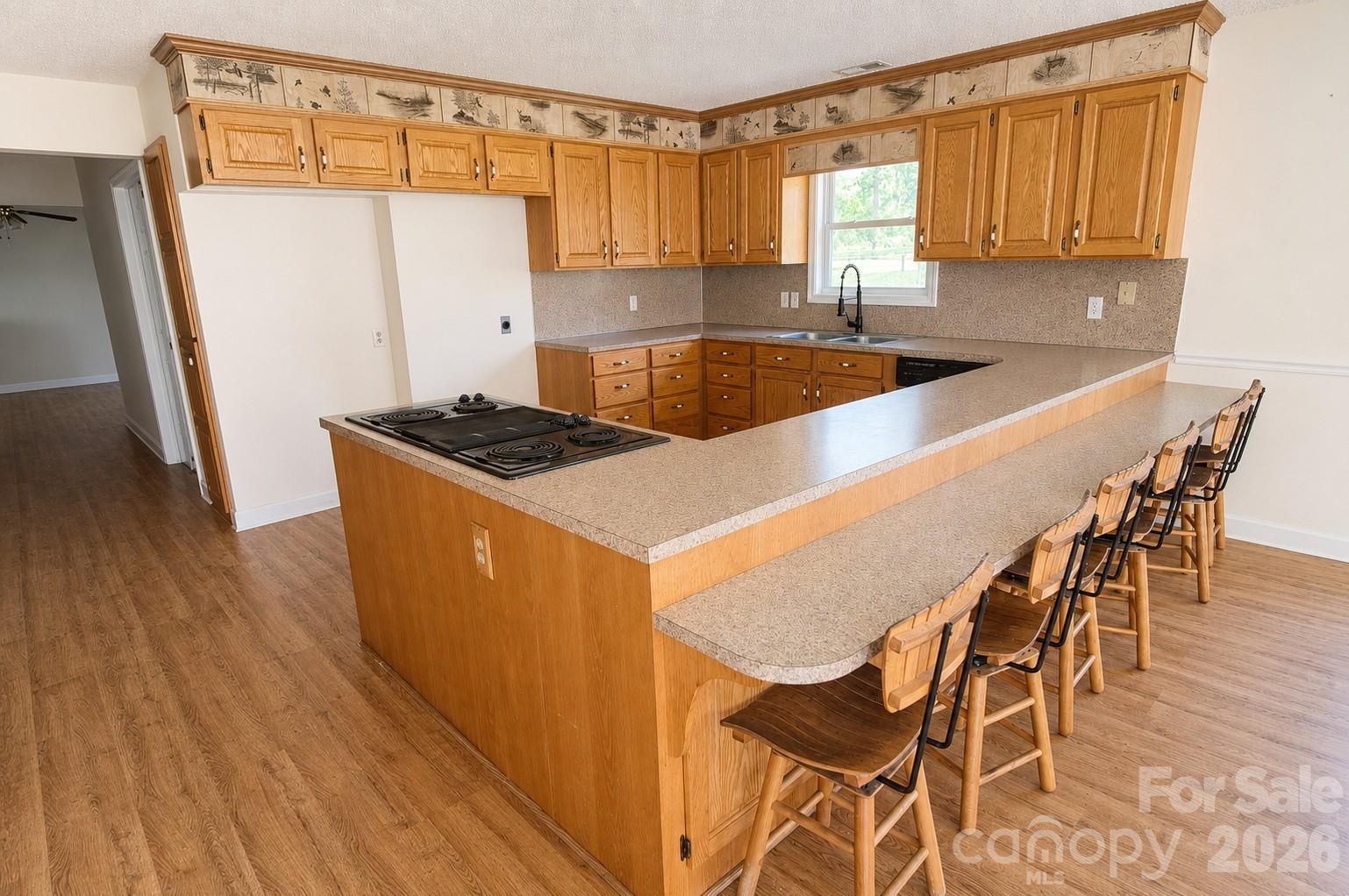 275 Noel Road Property Photo 8
