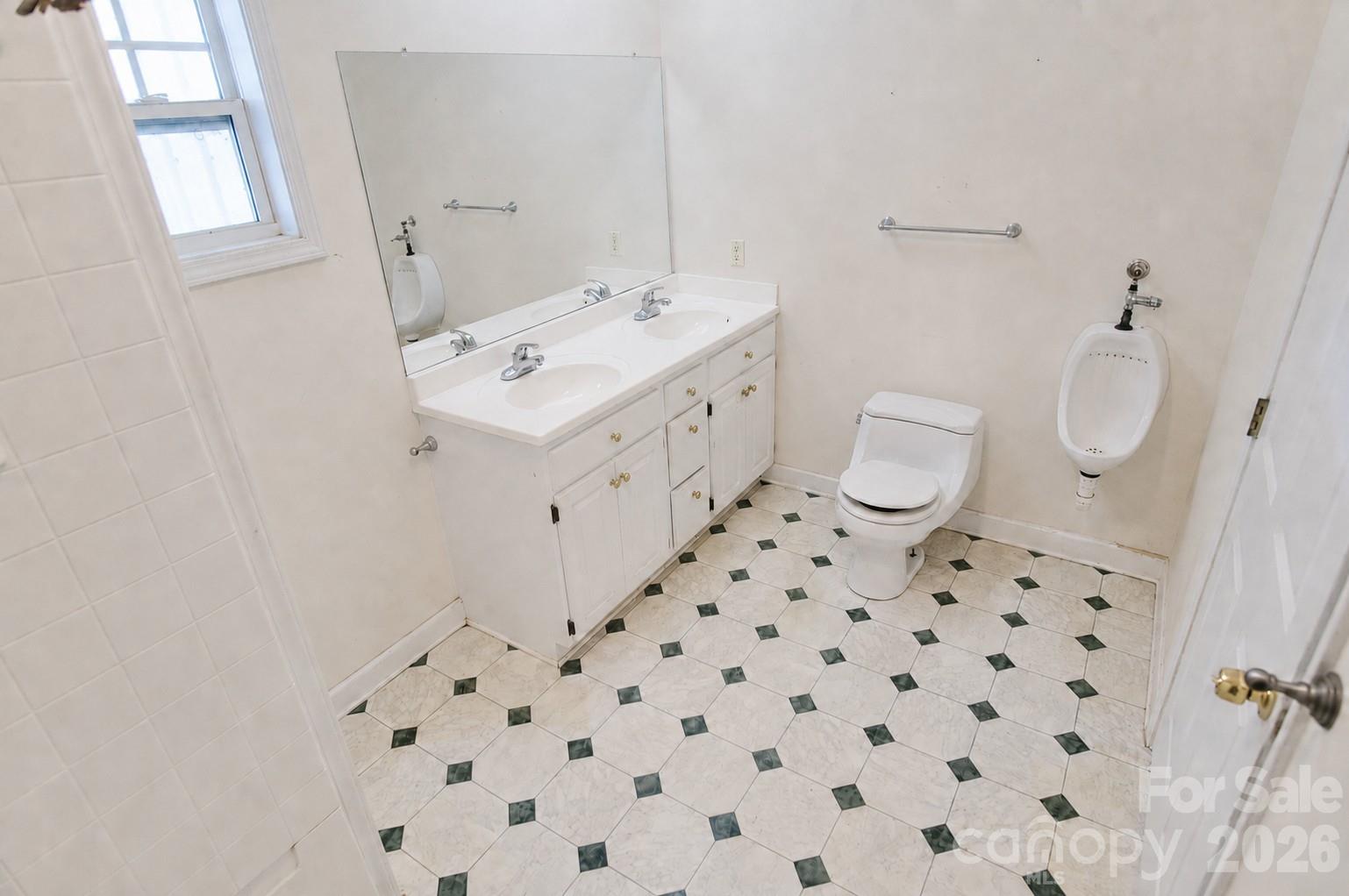 275 Noel Road Property Photo 13