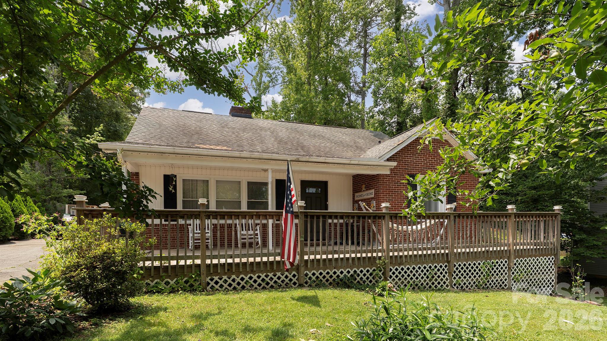 7816 E Lane Drive Property Photo 1