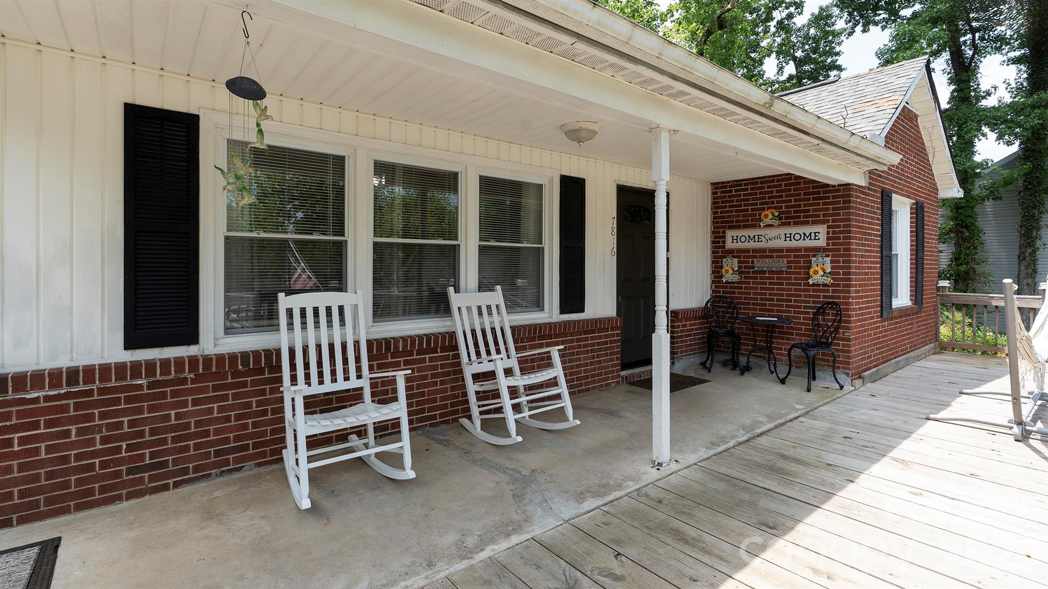 7816 E Lane Drive Property Photo 4