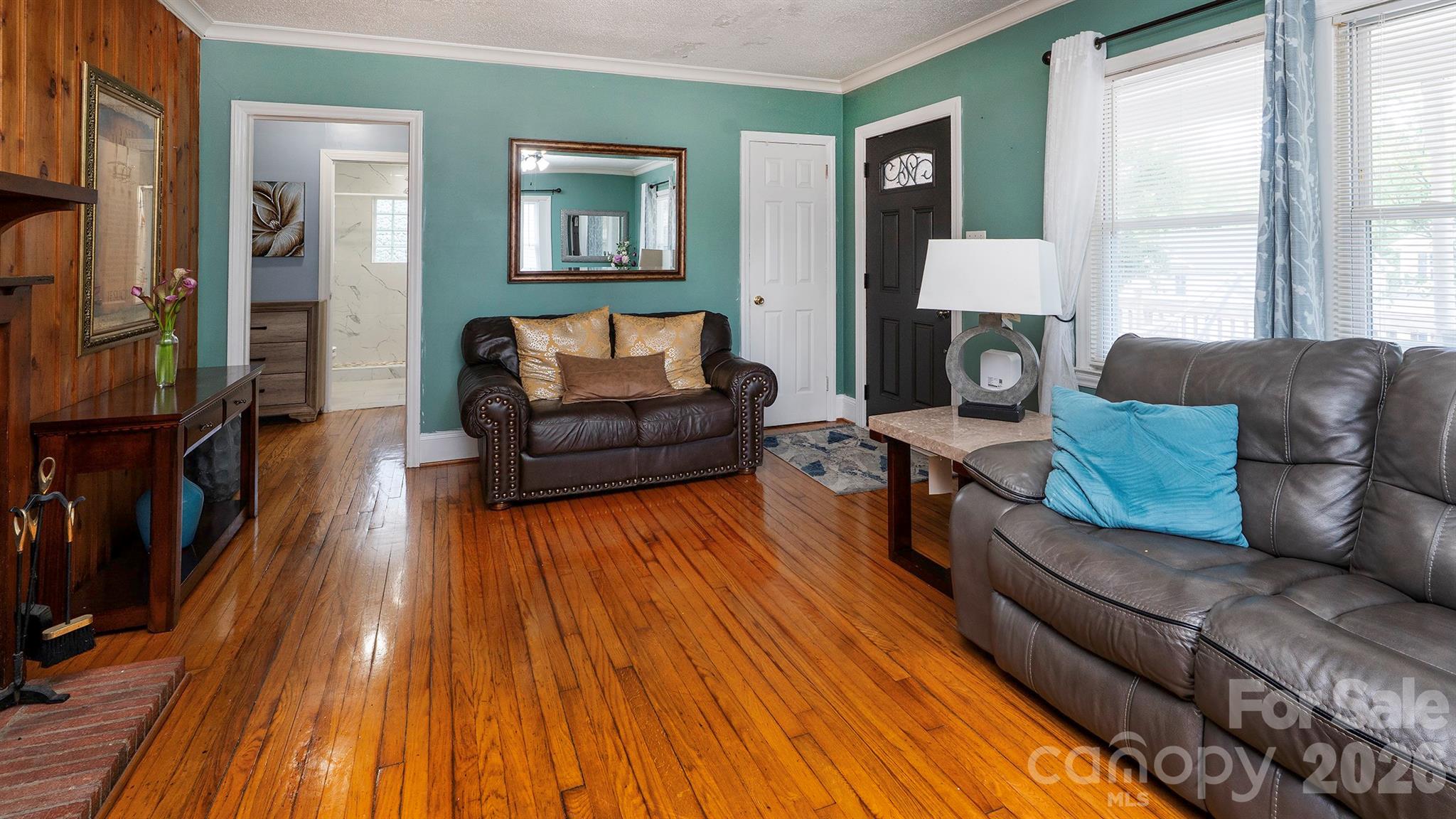 7816 E Lane Drive Property Photo 6