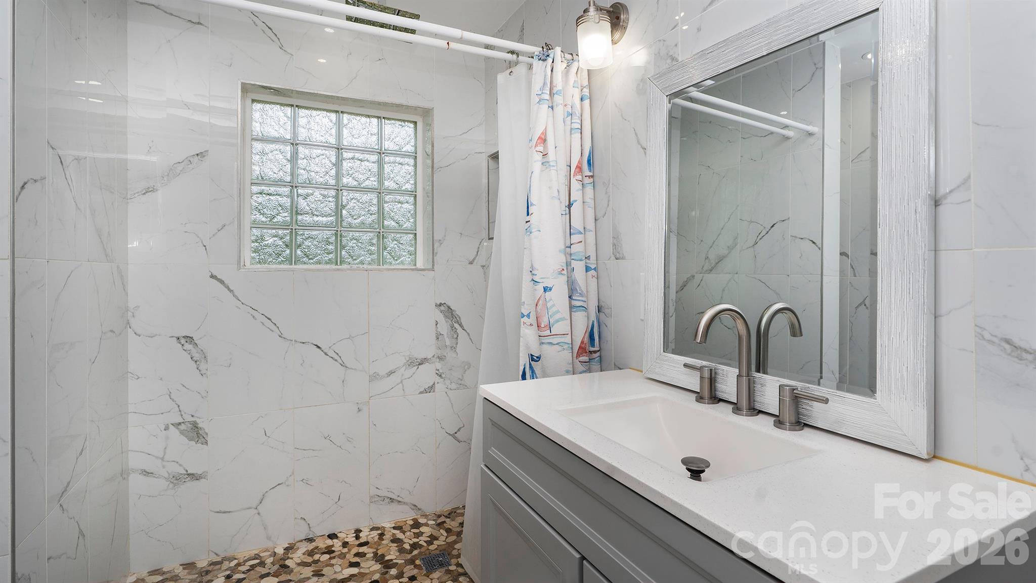 7816 E Lane Drive Property Photo 20