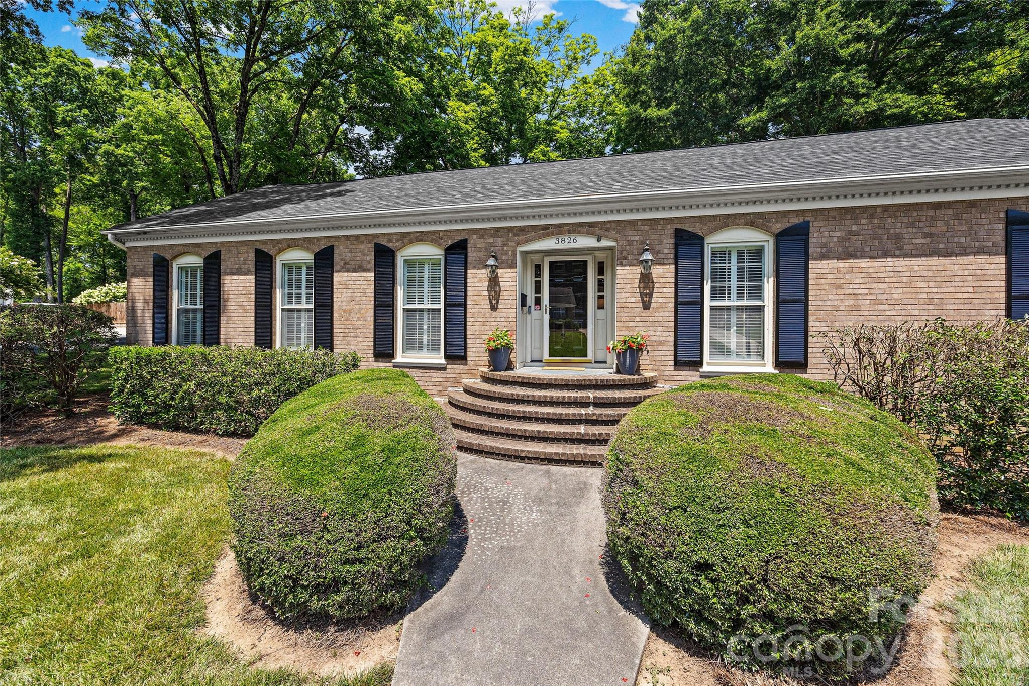 3826 Severn Avenue Property Photo 2