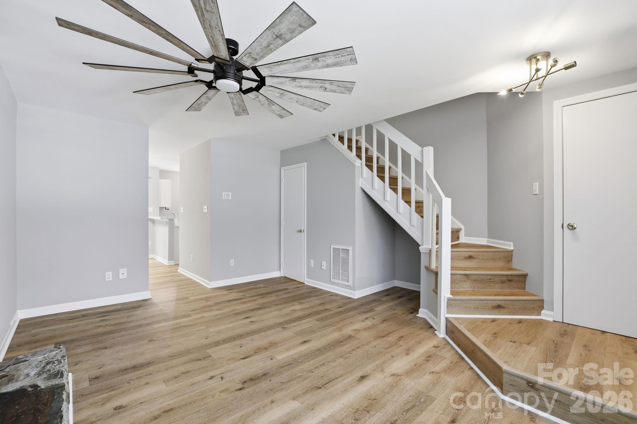8237 Circle Tree Lane Property Photo 5