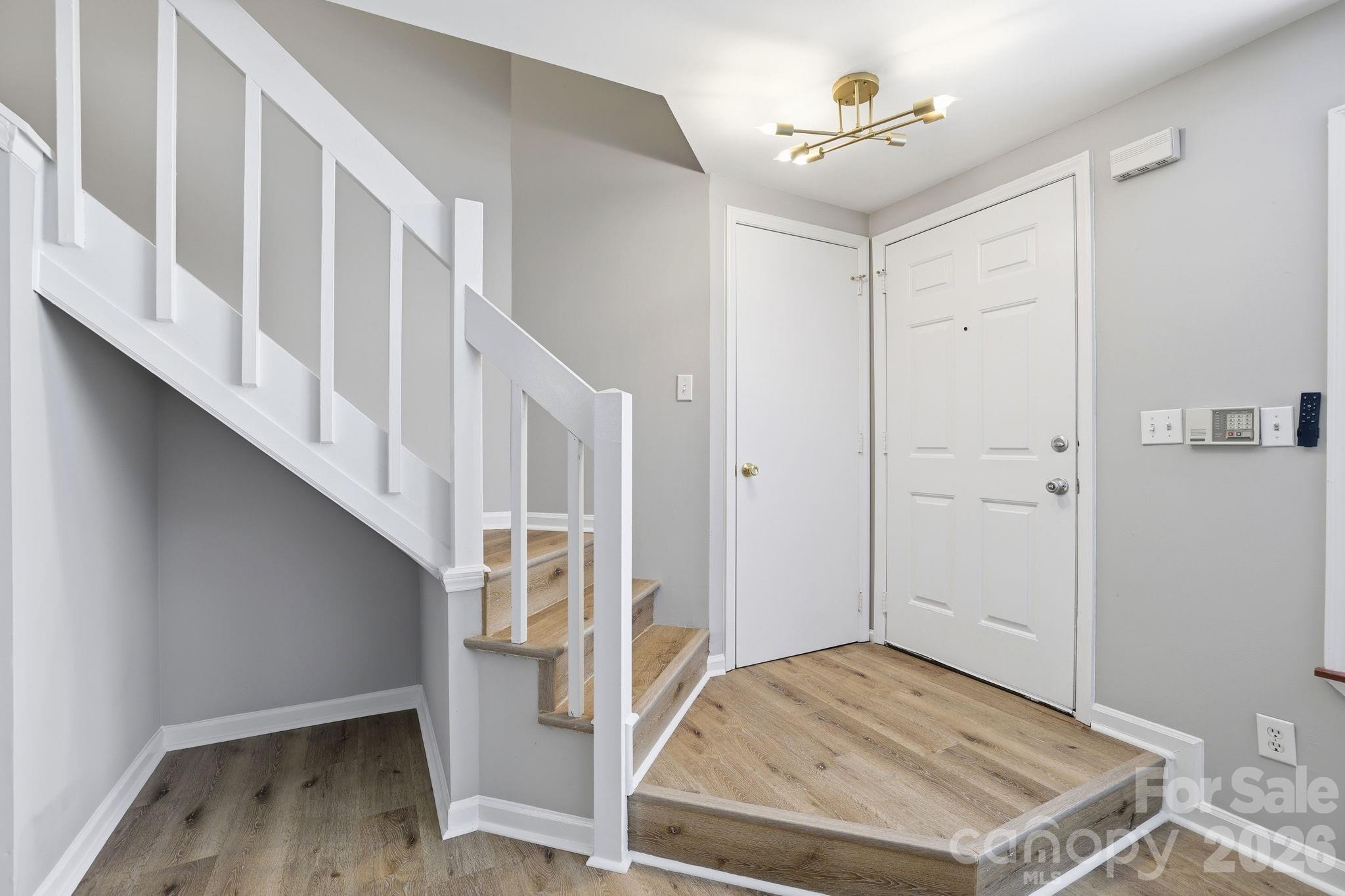 8237 Circle Tree Lane Property Photo 8
