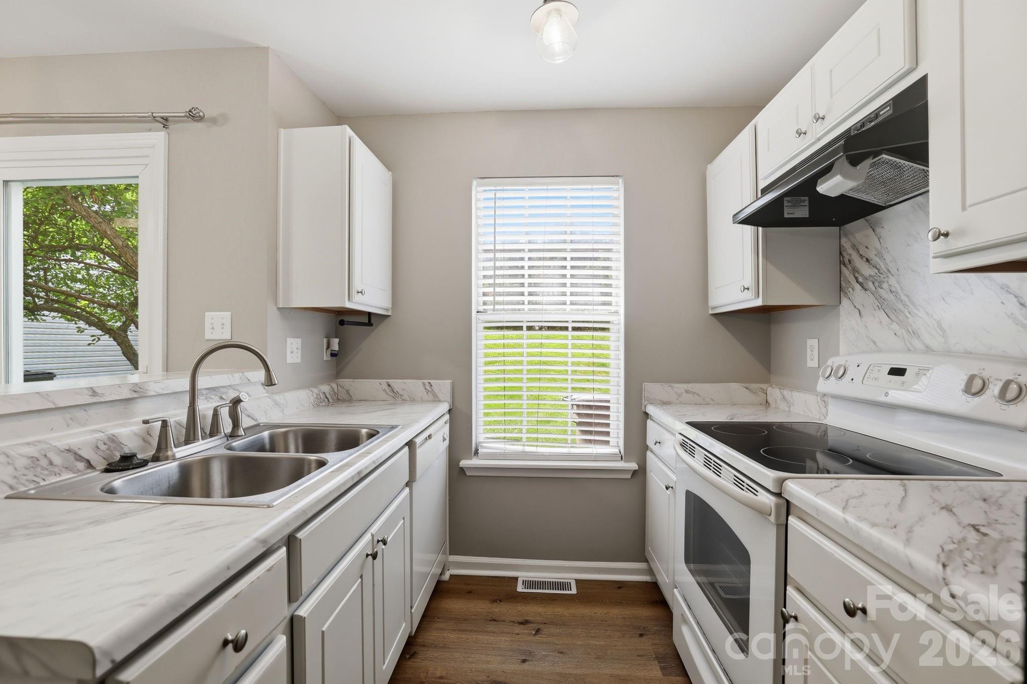 8237 Circle Tree Lane Property Photo 13