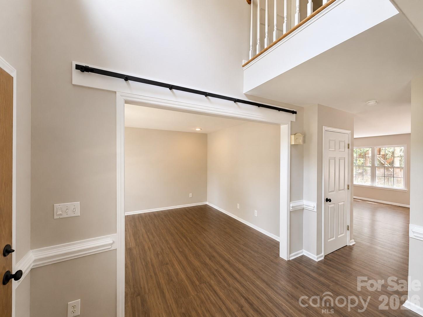 1525 Hawthorne Drive Property Photo 3