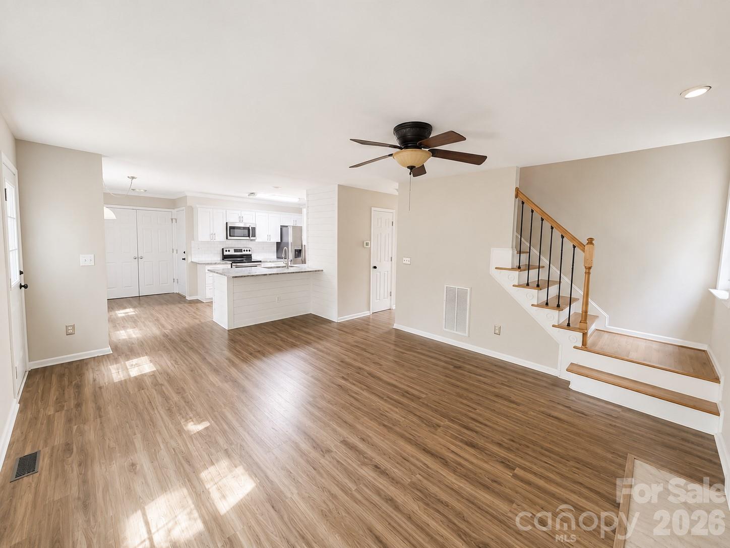 1525 Hawthorne Drive Property Photo 10