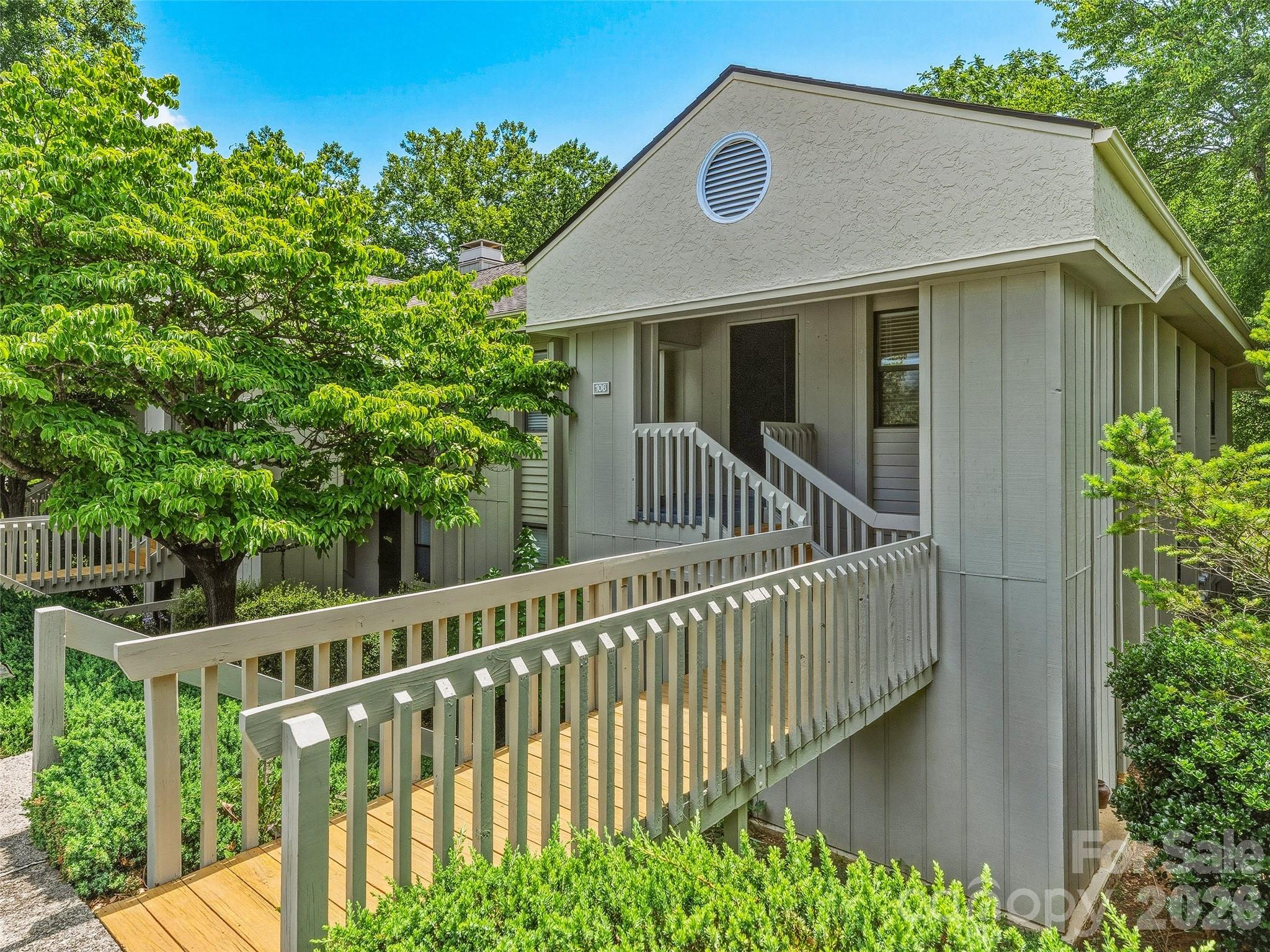106 Abbey Circle Property Photo 2